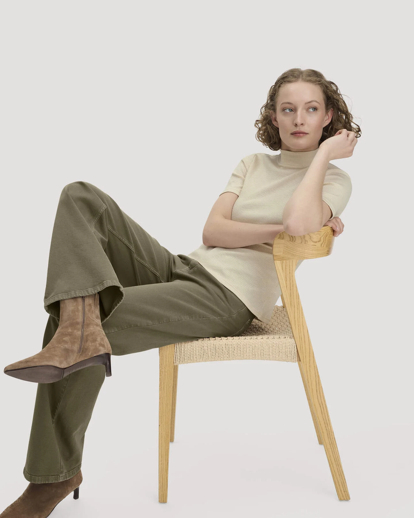 hessnatur Damen Jeans ALVA Wide Leg GARMENT DYE aus Bio-Baumwolle mit recycelter Baumwolle - grün - Größe 27/32 – Ansicht 4