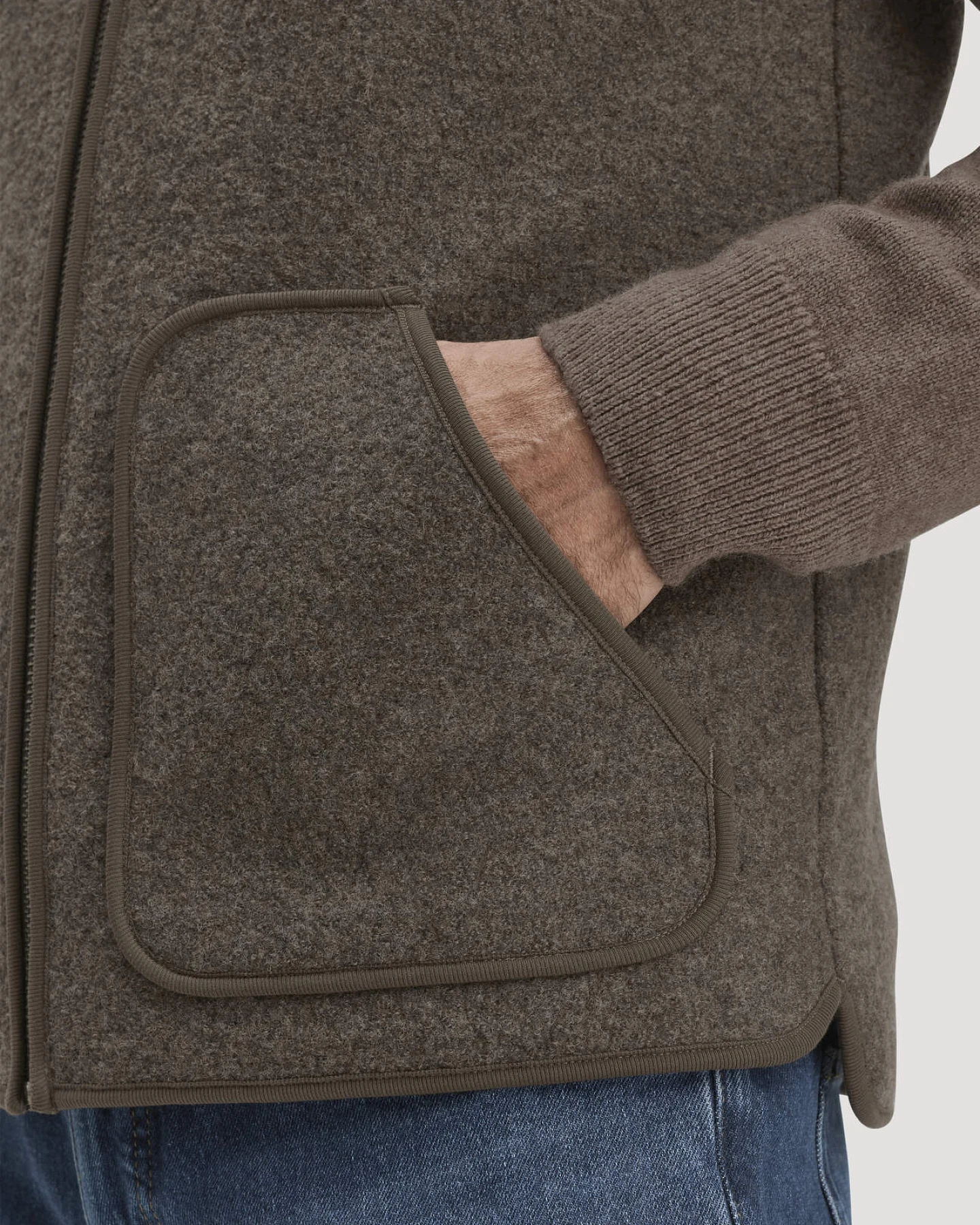 hessnatur Herren Walk Weste Regular aus Bio-Merinowolle - braun - Größe 48 – Ansicht 4
