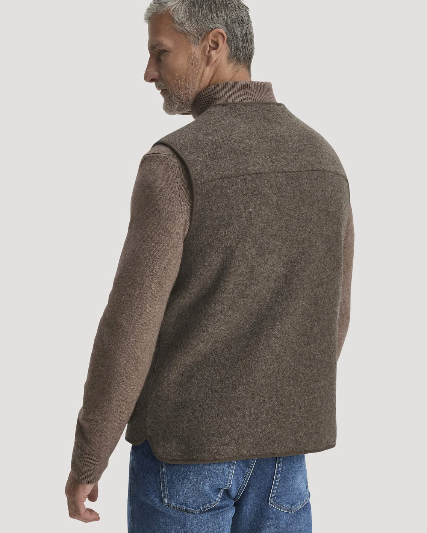 hessnatur Herren Walk Weste Regular aus Bio-Merinowolle - braun - Größe 56 – Ansicht 3