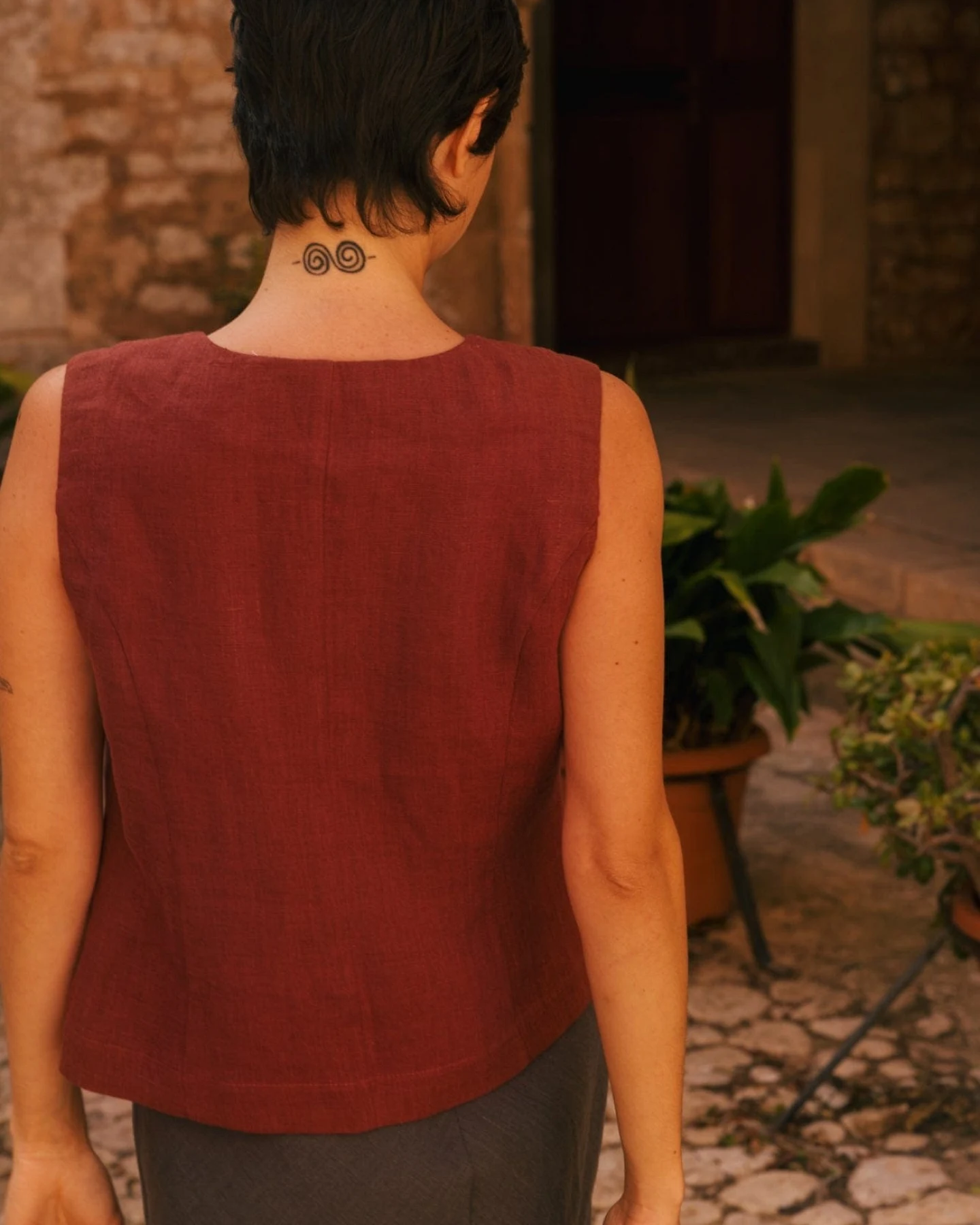 AmourLinen Damen vegan Weste Greta Terracotta – Ansicht 2