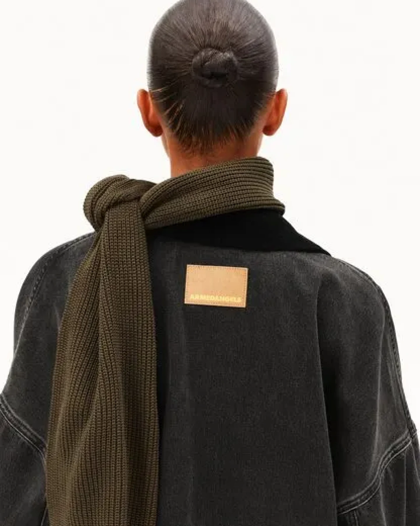 ARMEDANGELS ICONIC Å CLAASAS Unisex Schal aus Bio-Baumwolle – Ansicht 2