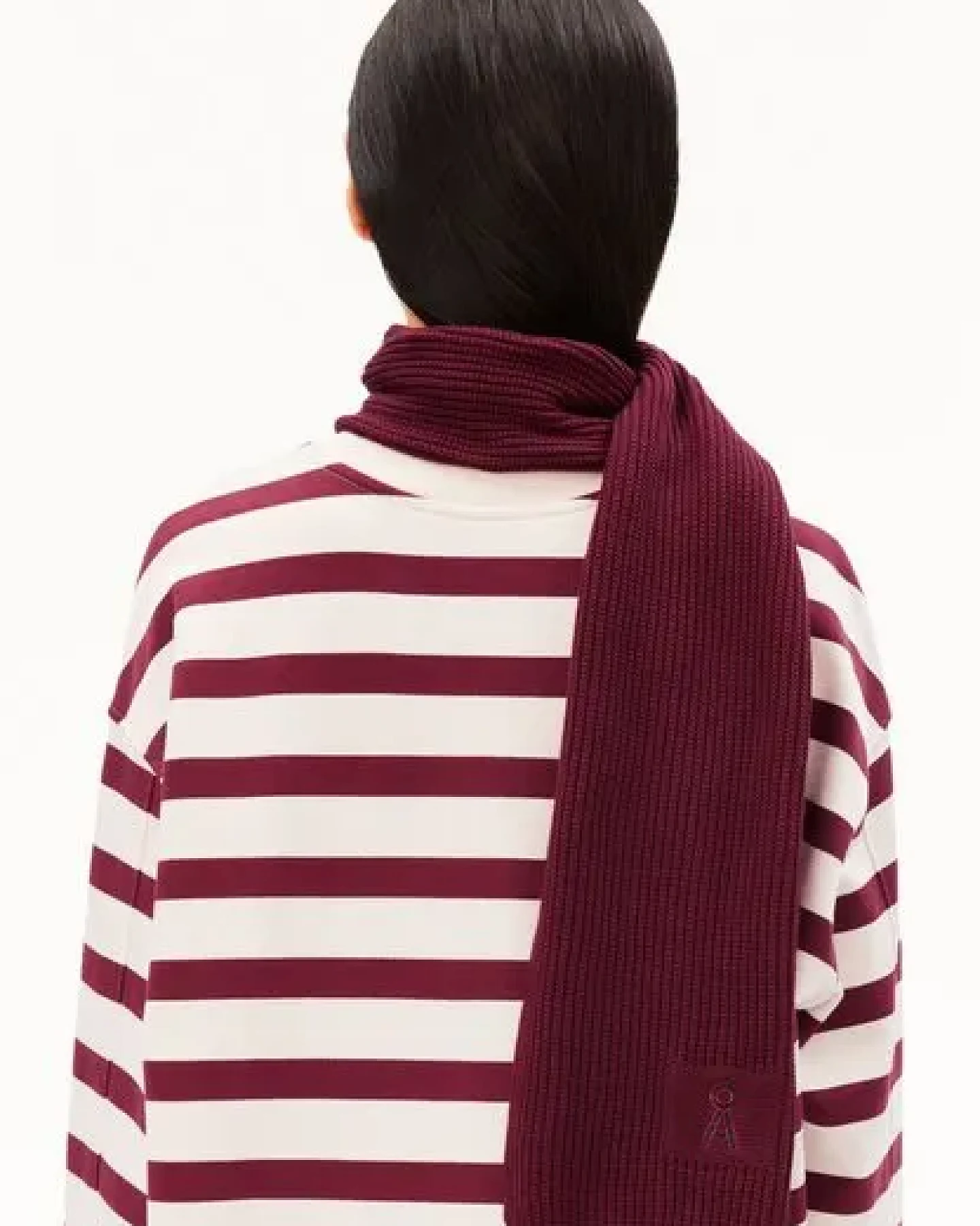 ARMEDANGELS ICONIC Å CLAASAS Unisex Schal aus Bio-Baumwolle – Ansicht 3