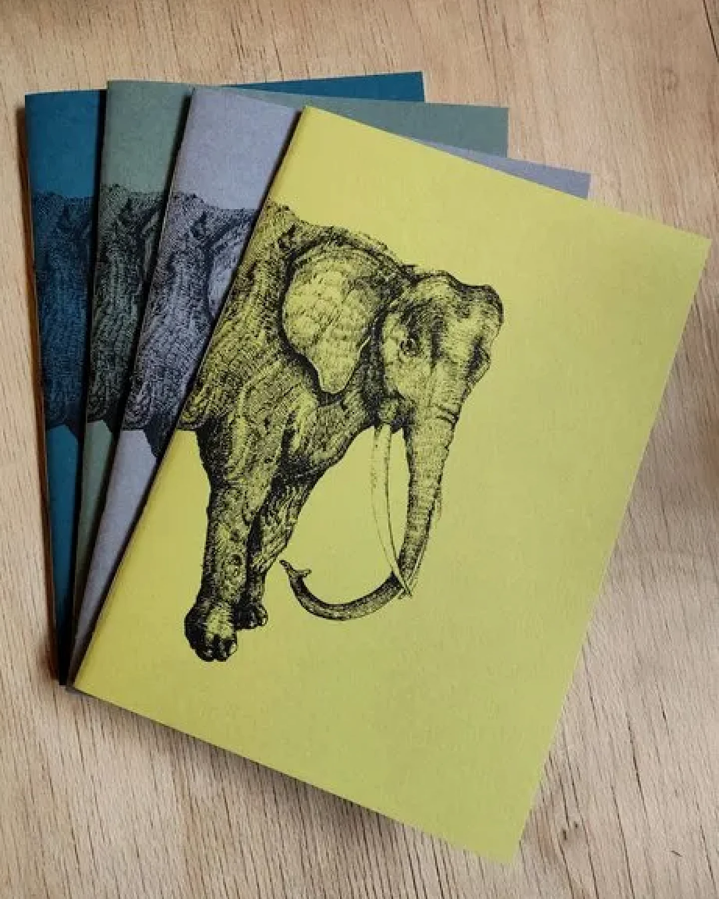 NanMa Handgebundenes Notizbuch „Elefant“ – In Österreich bedrucktes Skizzenbuch für Zeichnen und Journaling – Ansicht 2