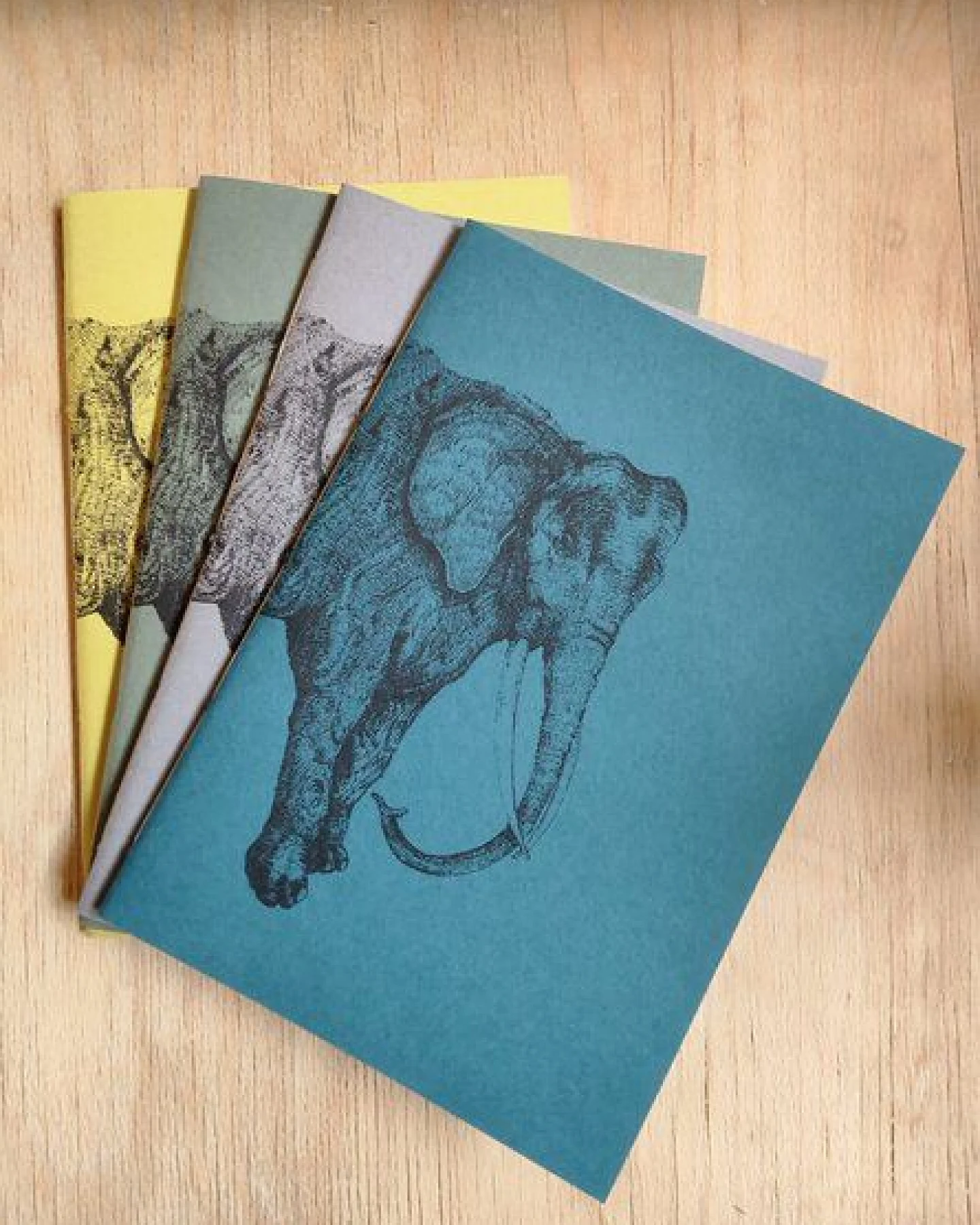 NanMa Handgebundenes Notizbuch „Elefant“ – In Österreich bedrucktes Skizzenbuch für Zeichnen und Journaling – Ansicht 4