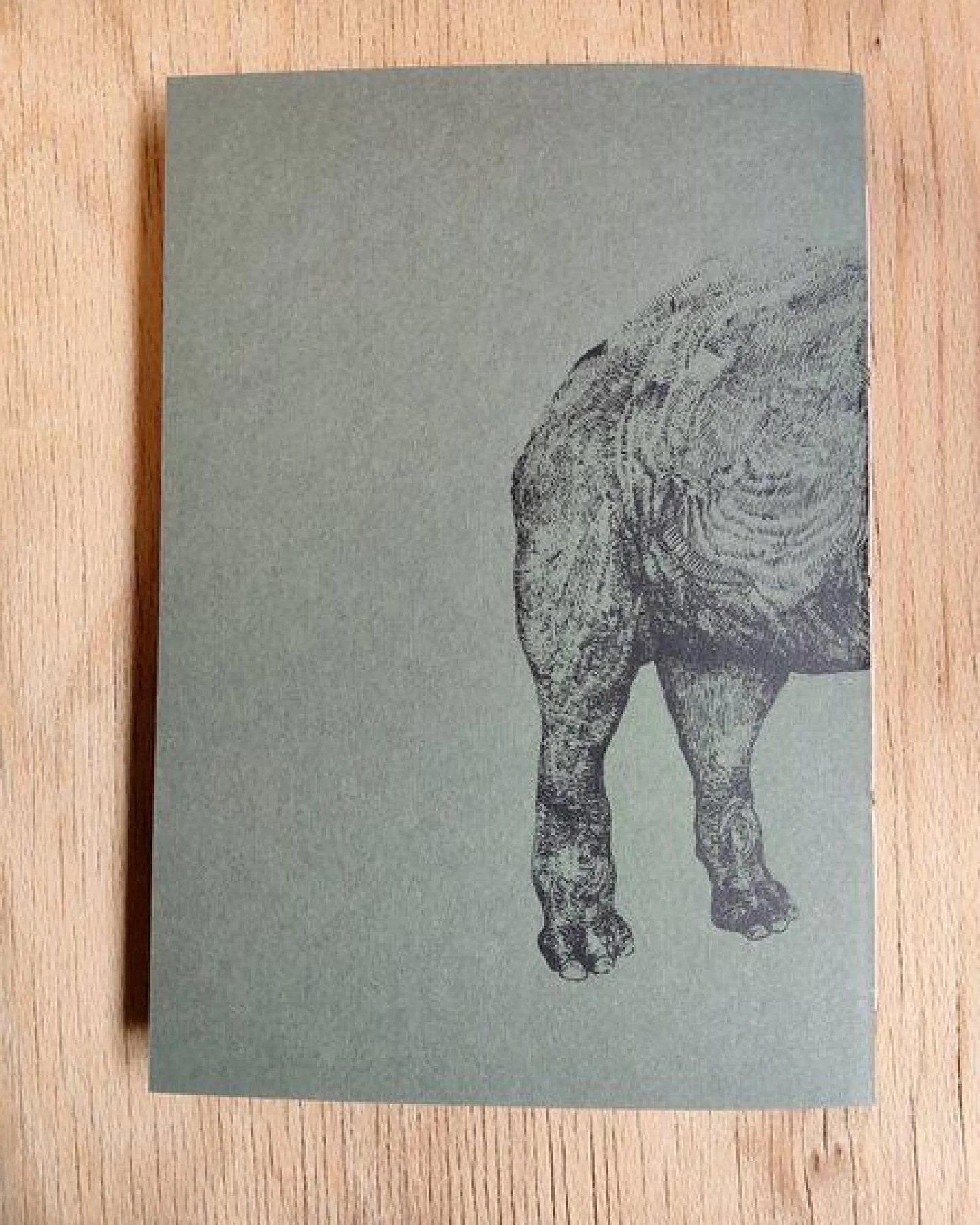 NanMa Handgebundenes Notizbuch „Elefant“ – In Österreich bedrucktes Skizzenbuch für Zeichnen und Journaling – Ansicht 3