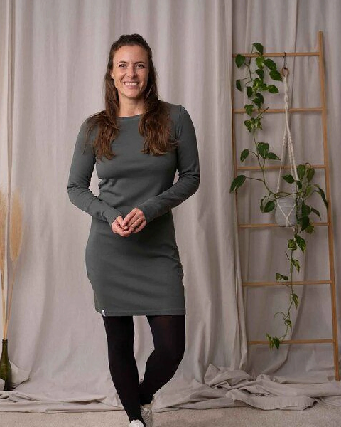 Vresh Clothing Vlora - Langarmkleid aus Biobaumwolle – Ansicht 3