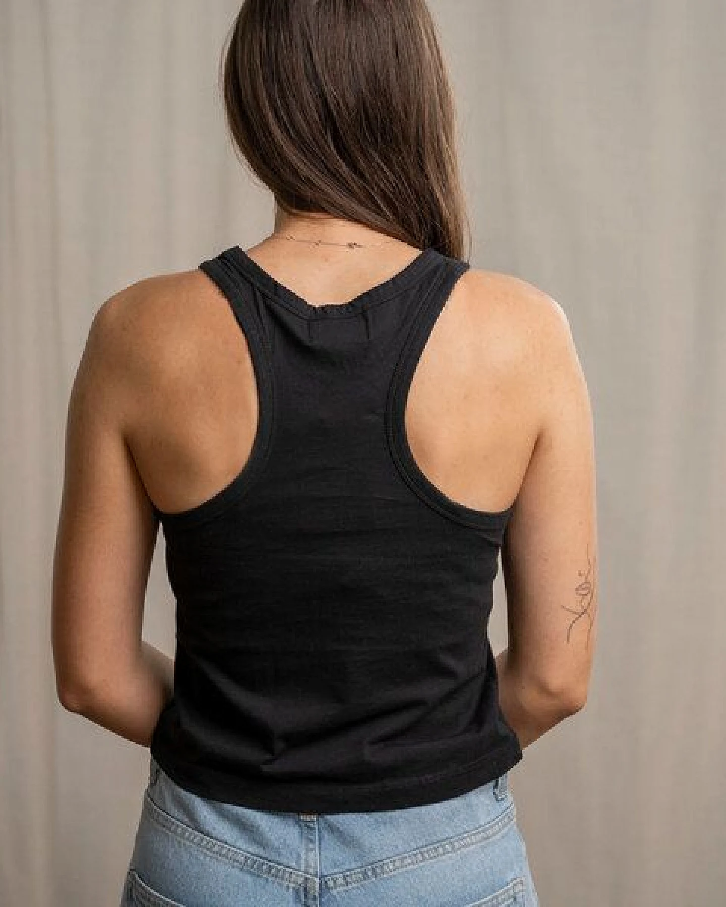 Vresh Clothing Vinja - Crop Top aus Biobaumwolle – Ansicht 2