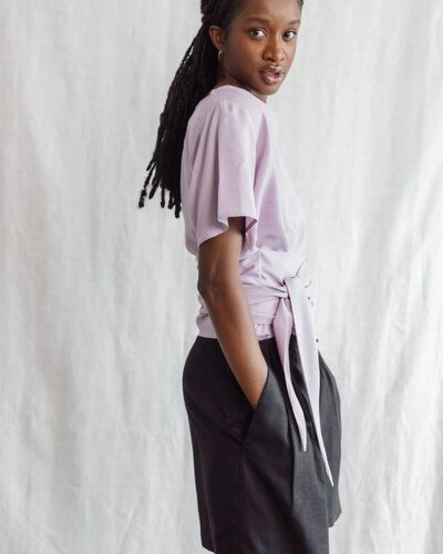 Jyoti - Fair Works Ecovero Wickelshirt Amaranth Flieder – Ansicht 2