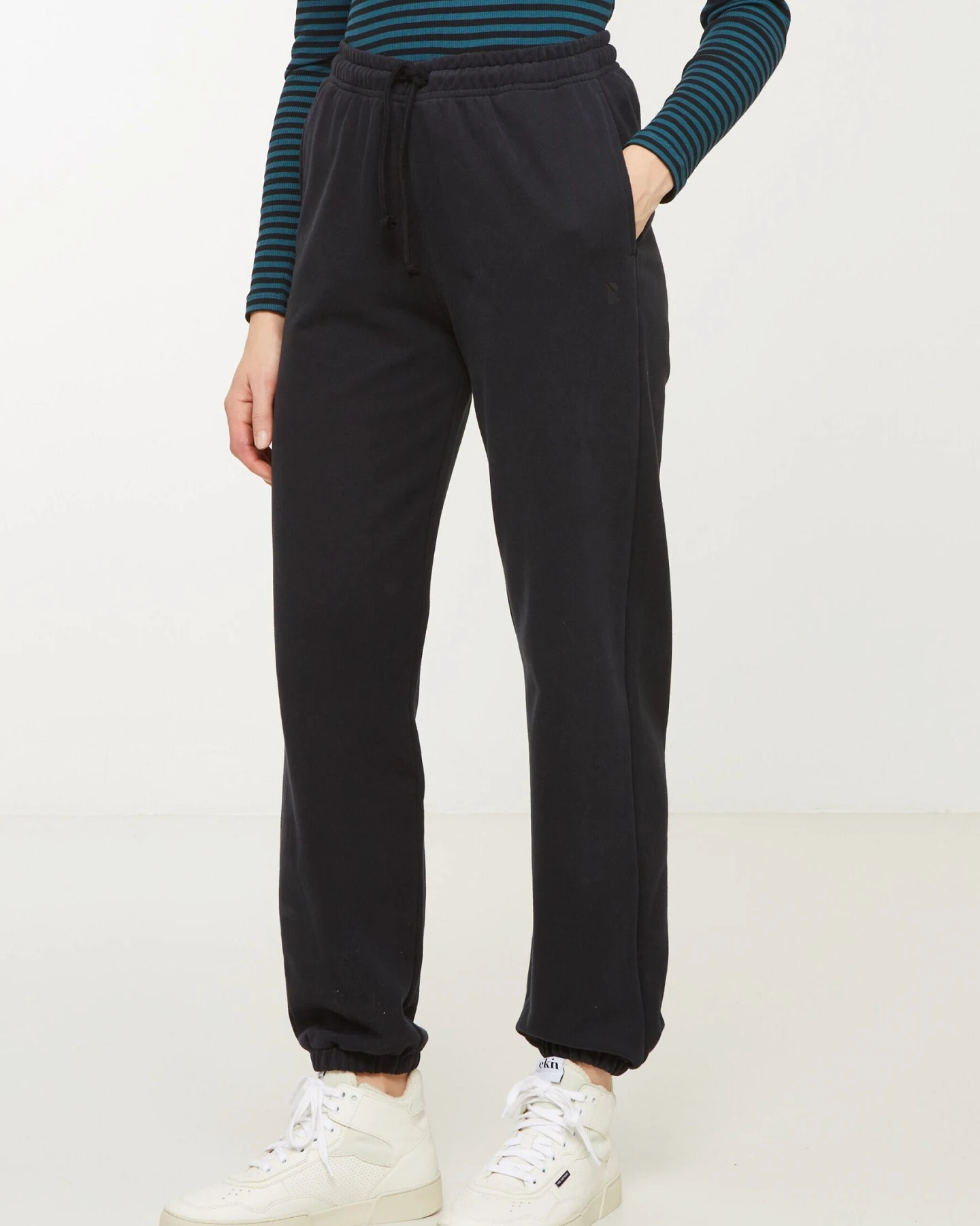 Recolution Damen vegan Jogginghose Scilla Schwarz – Ansicht 2