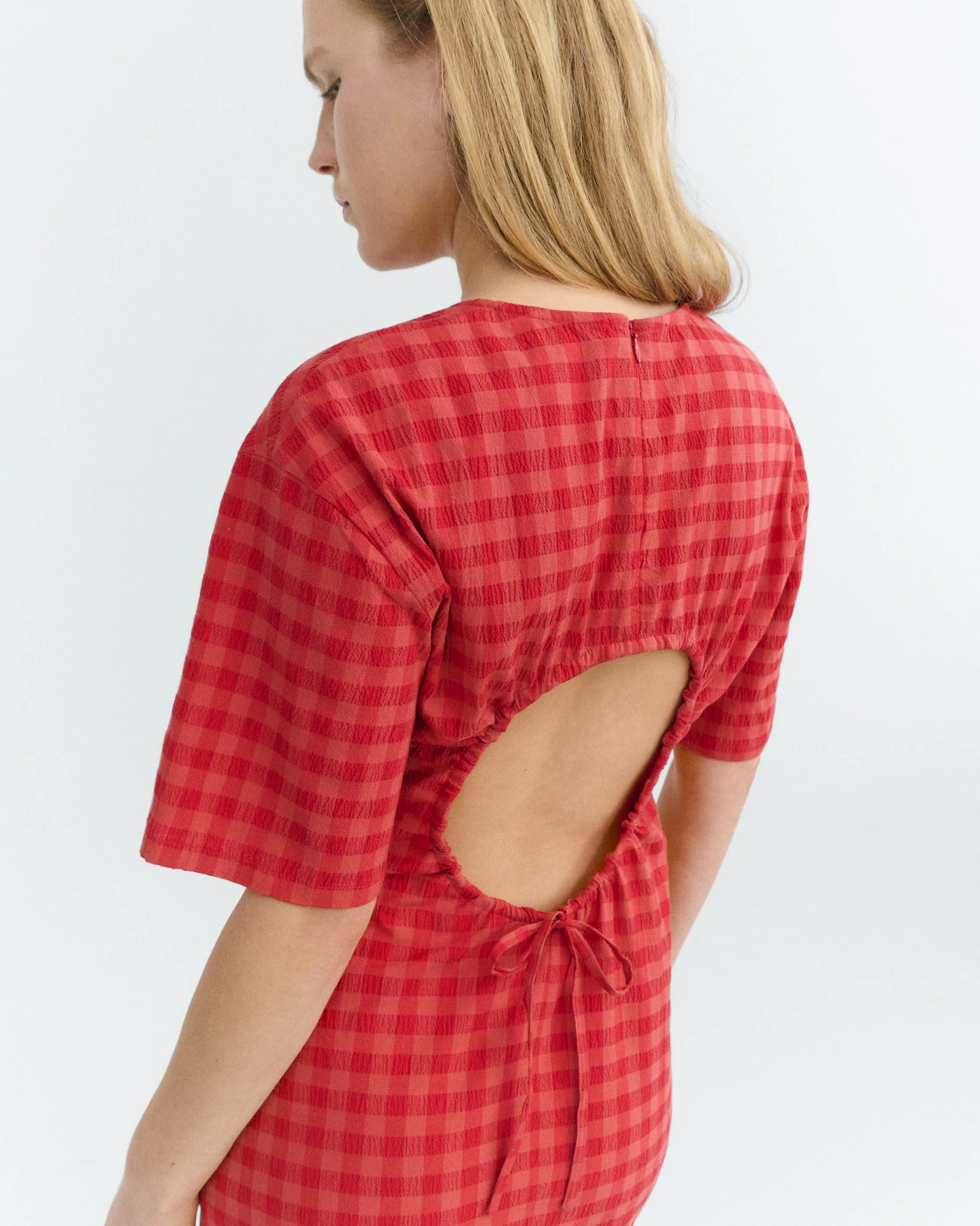 Thinking MU Damen vegan Kleid Kina Seersucker Mit Offenem Rücken Rot – Ansicht 2