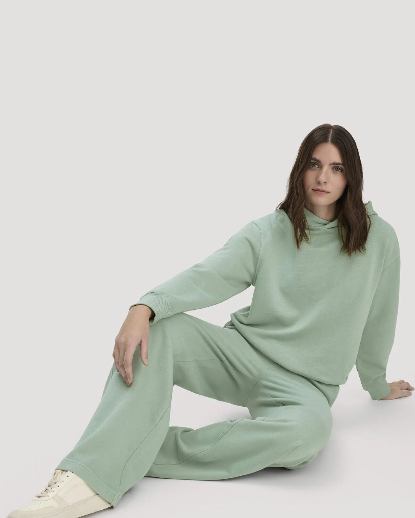 hessnatur Damen Sweathose Wide Leg Relaxed aus Bio-Baumwolle - grün - Größe XL – Ansicht 4