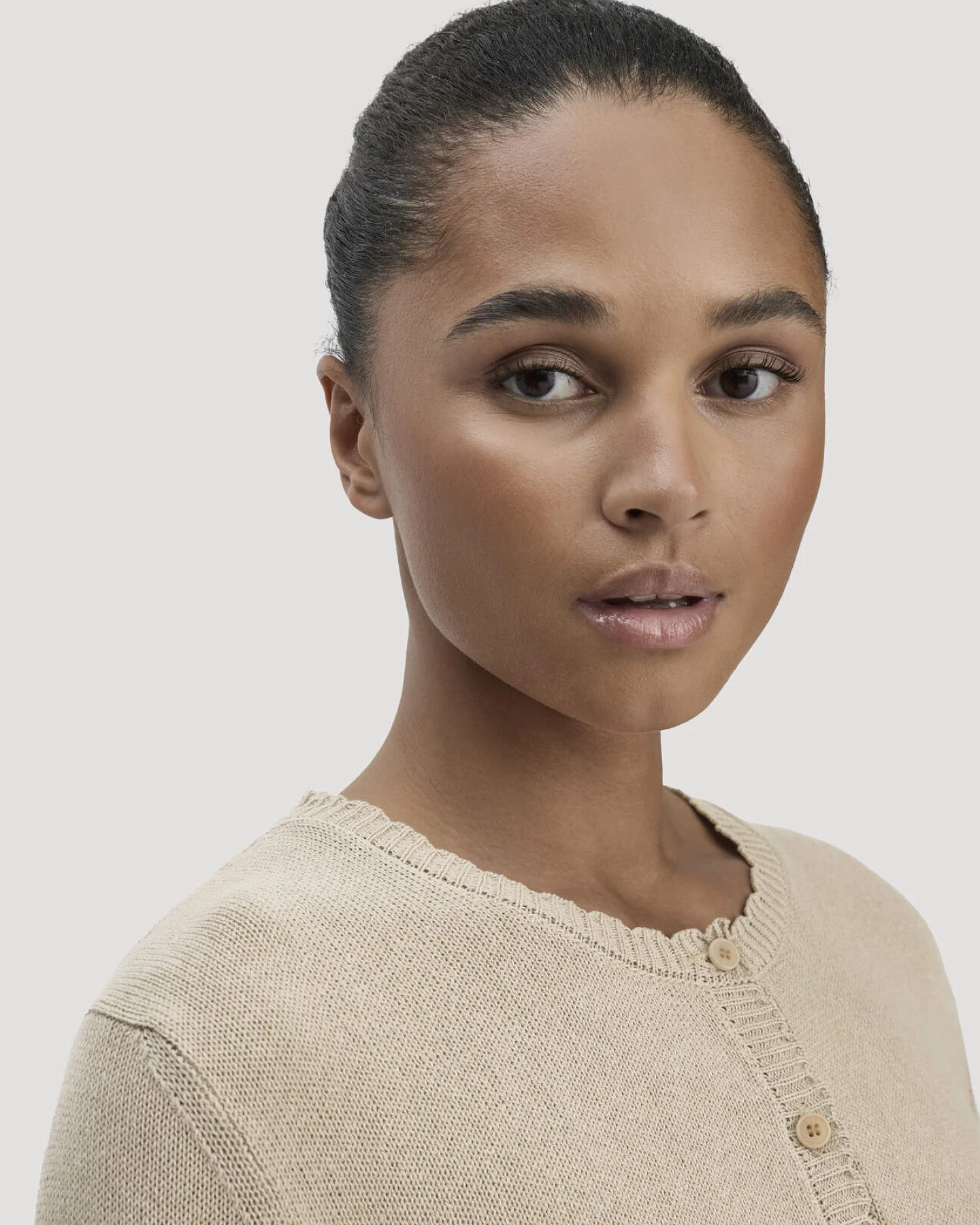 hessnatur Damen Strick Jacke Regular aus Leinen mit Baumwolle und Viskose - beige - Größe XXL – Ansicht 4