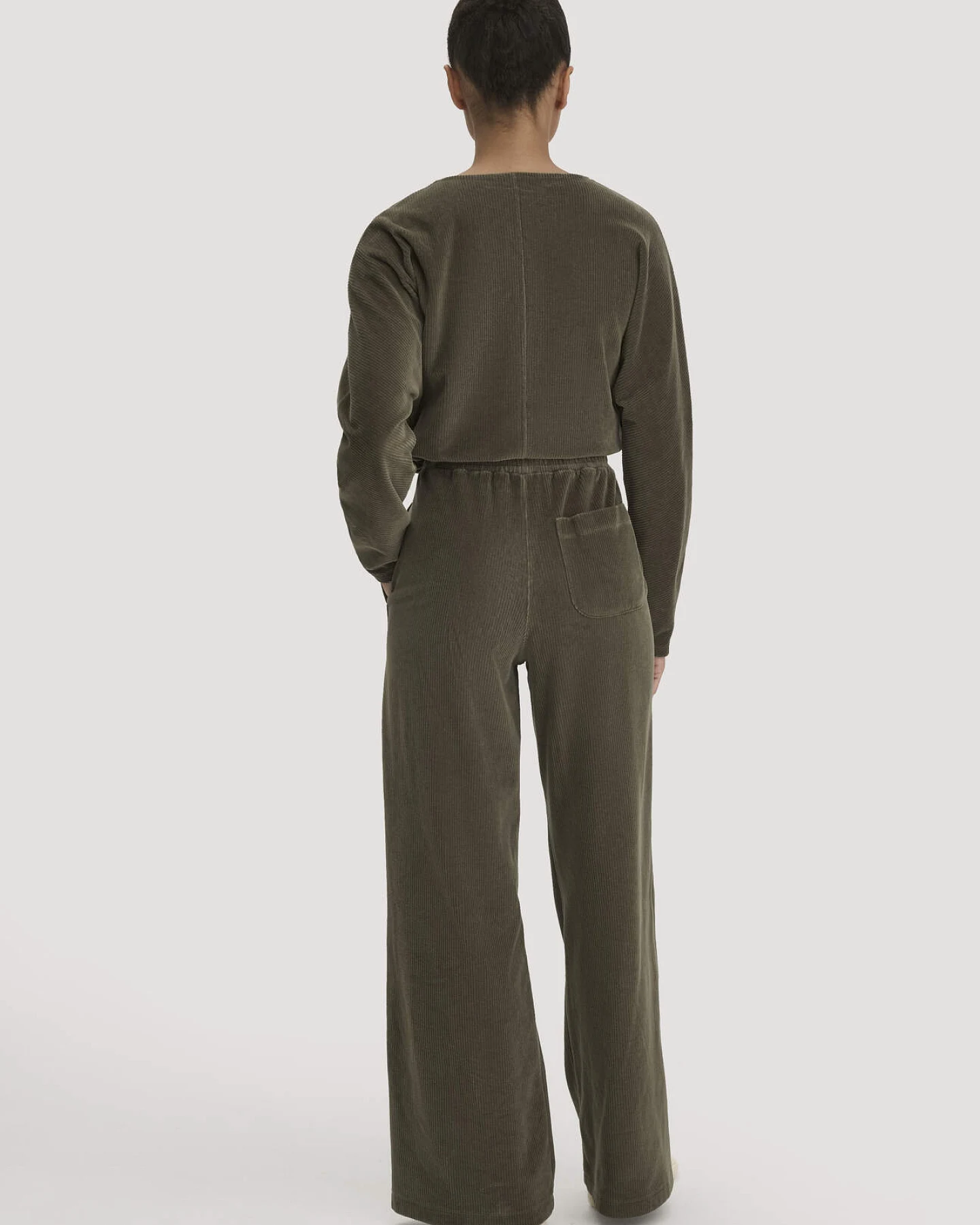 hessnatur Loungewear Hose Cordstretch Wide Leg ACTIVE LIGHT aus Bio-Baumwolle - grün - Größe XS – Ansicht 2