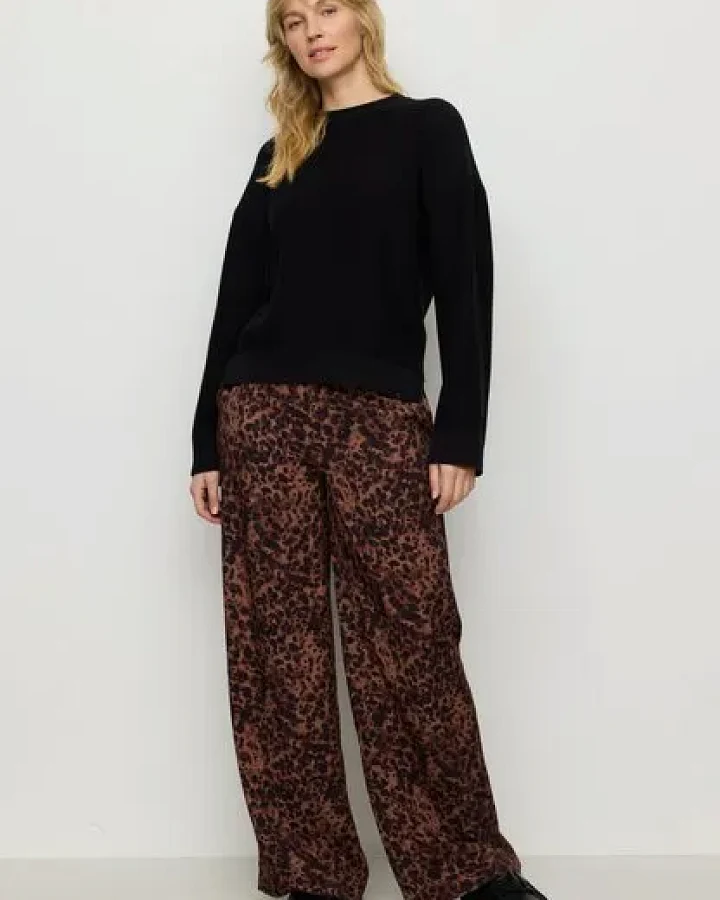 Produktseite: Damen Hose aus aus LENZING ECOVERO Viskose - SYRINGA LEO - recolution