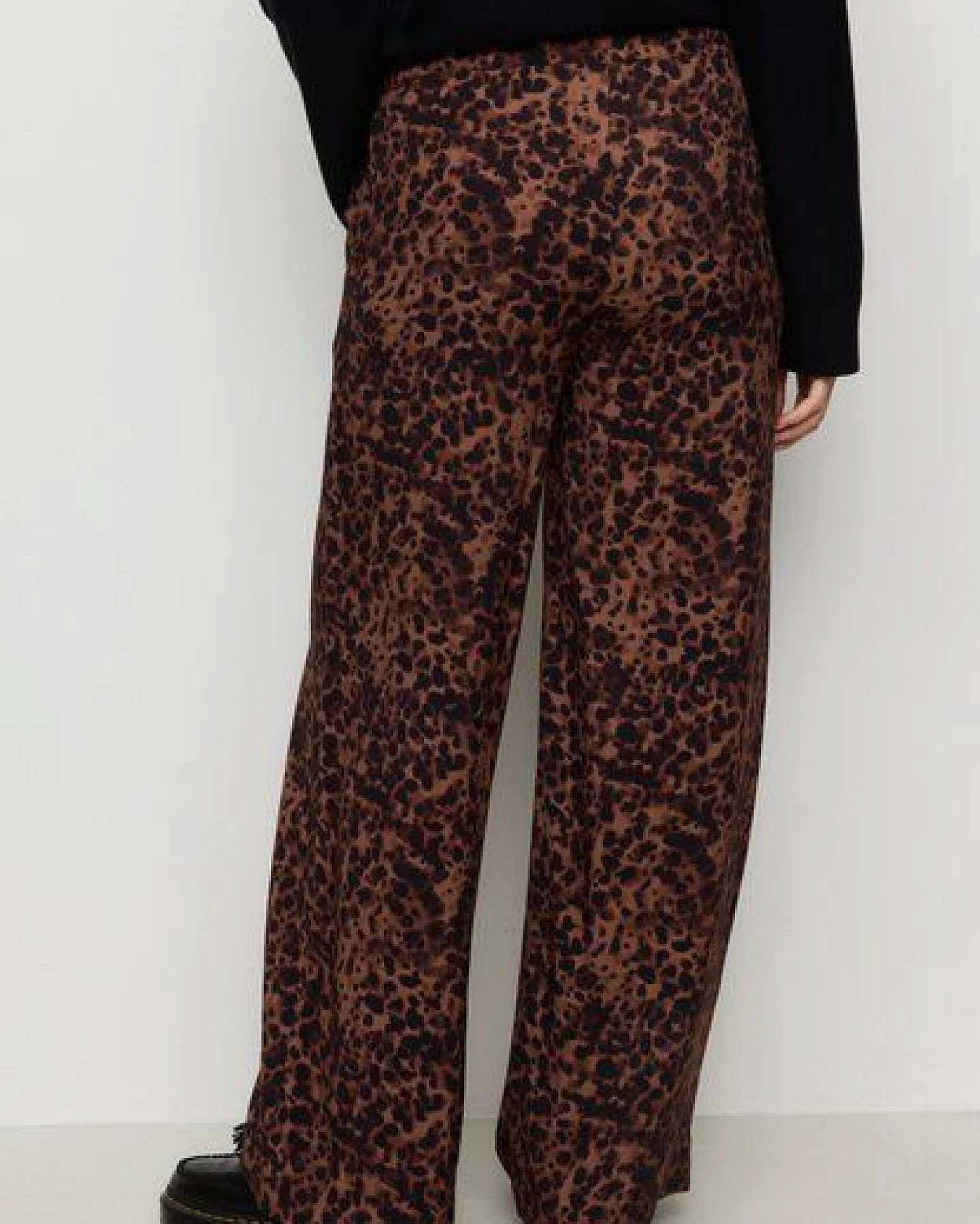 Damen Hose aus aus LENZING ECOVERO Viskose - SYRINGA LEO - recolution – Ansicht 4