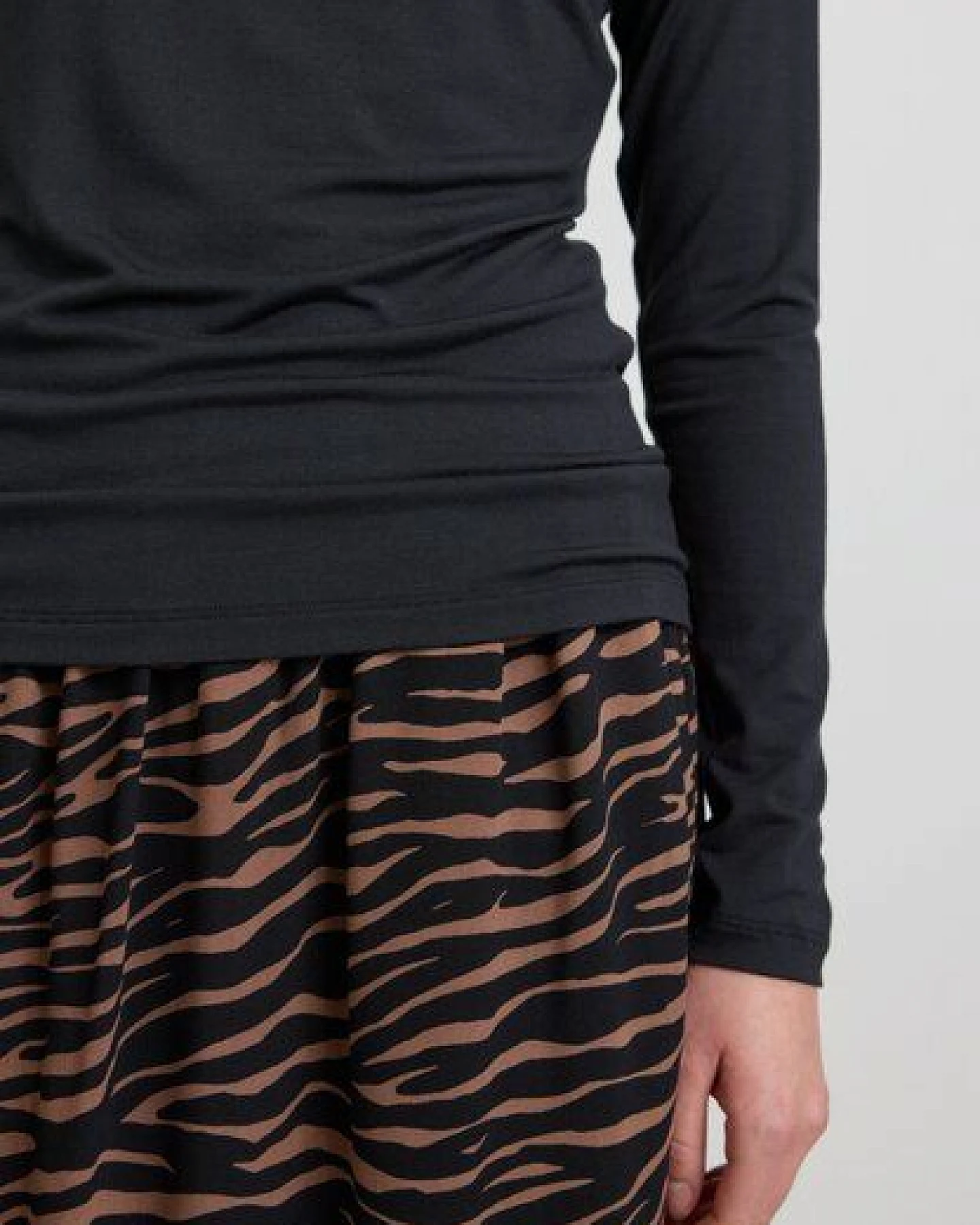 Damen Longsleeve aus LENZING Modal Mix - AVENUELA - recolution – Ansicht 4