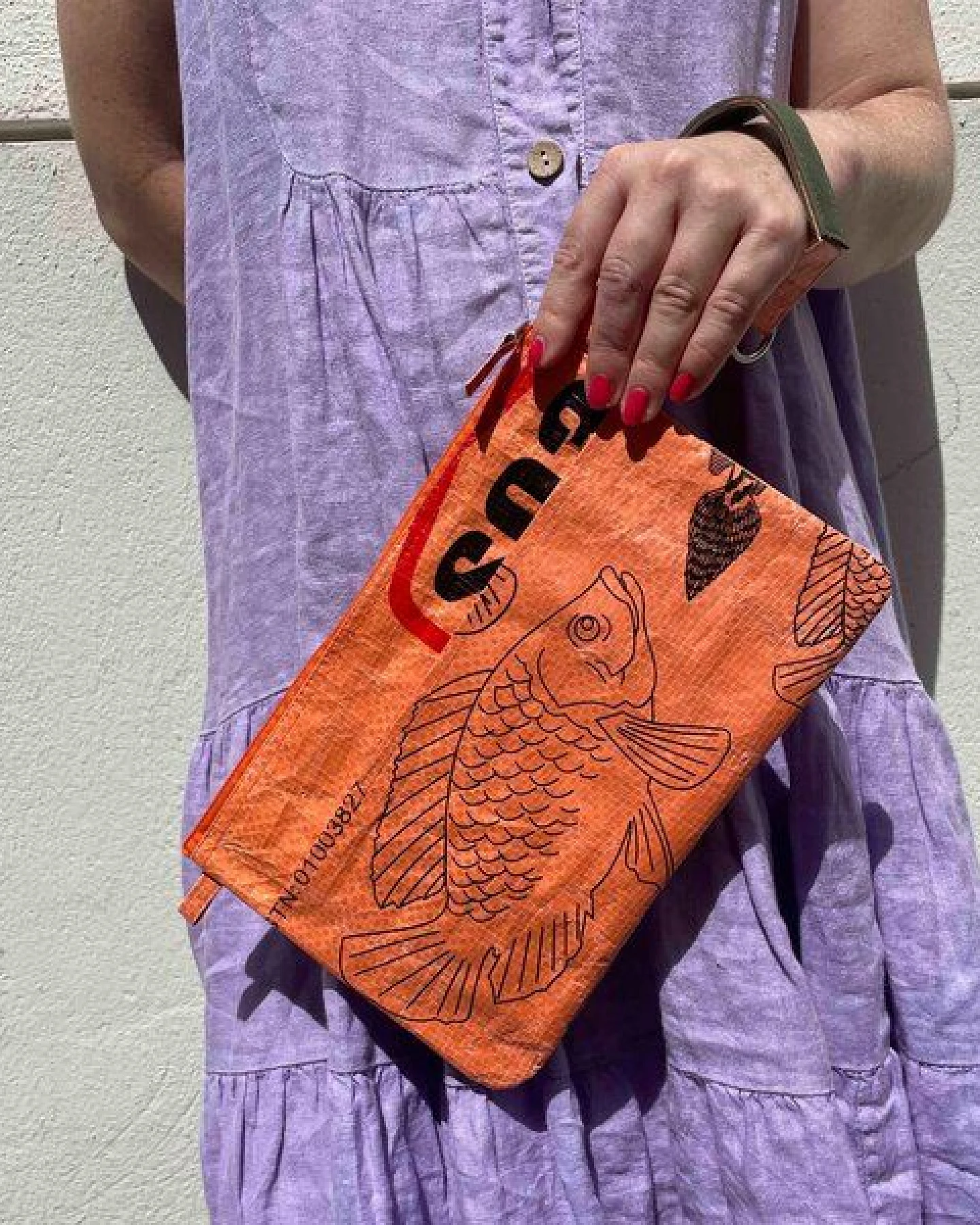 REFISHED fair fashion Tasche 'SOULMATE' - upcycelte Fischfuttersäcke – Ansicht 2