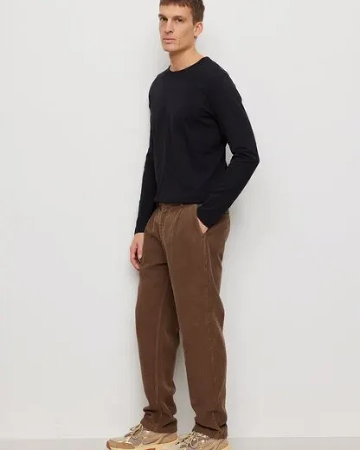 Herren Cord Chino mit Bundfalte aus recycelter Baumwolle und Bio-Baumwolle - OAK CORDUROY - recolution