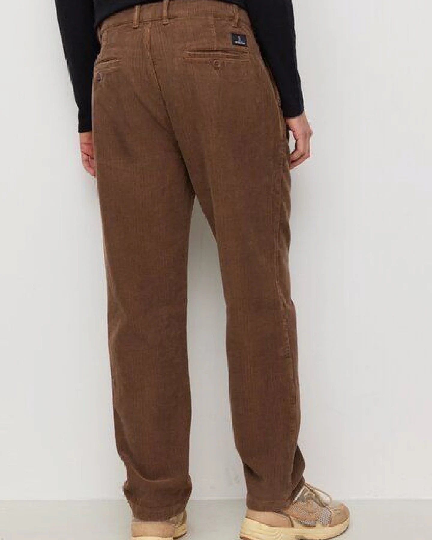 Herren Cord Chino mit Bundfalte aus recycelter Baumwolle und Bio-Baumwolle - OAK CORDUROY - recolution – Ansicht 3