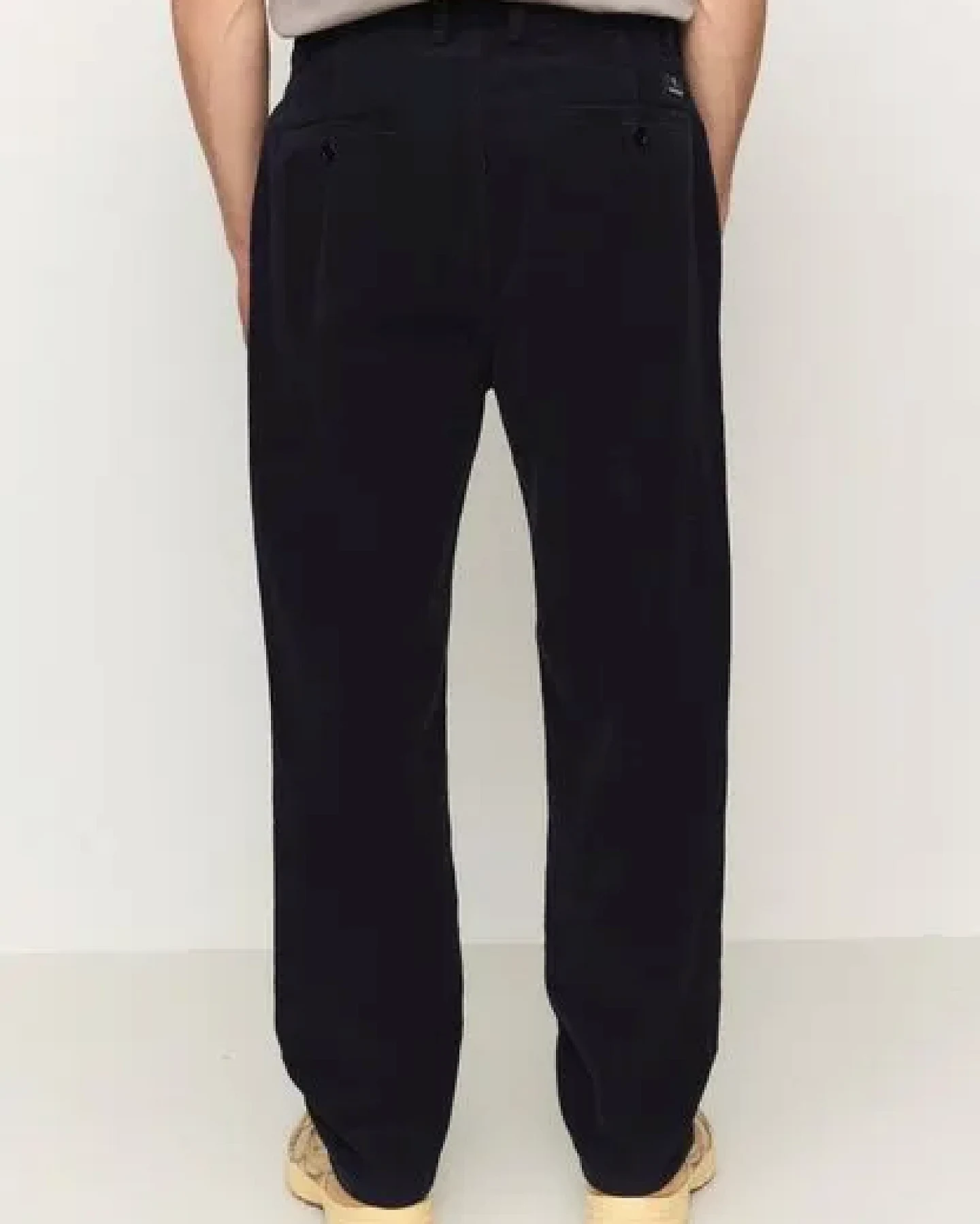 Herren Cord Chino mit Bundfalte aus recycelter Baumwolle und Bio-Baumwolle - OAK CORDUROY - recolution – Ansicht 3