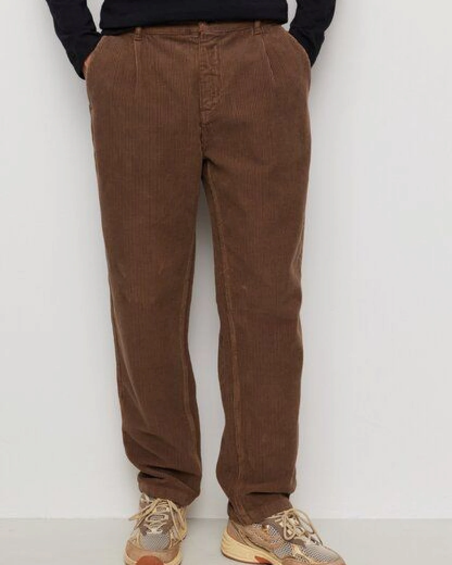 Herren Cord Chino mit Bundfalte aus recycelter Baumwolle und Bio-Baumwolle - OAK CORDUROY - recolution – Ansicht 4