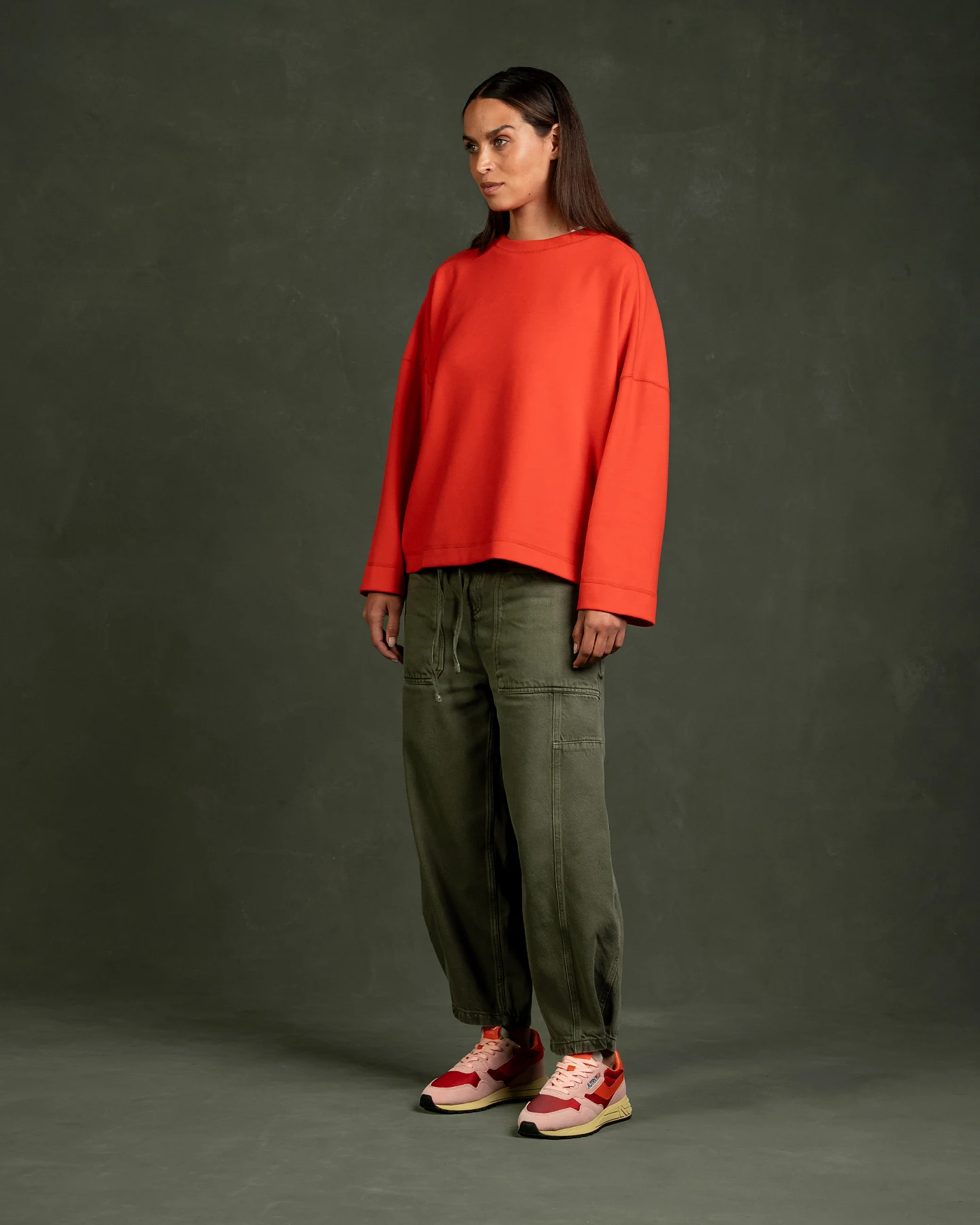Kuyichi Damen vegan Hose Juna Moosgrün – Ansicht 2