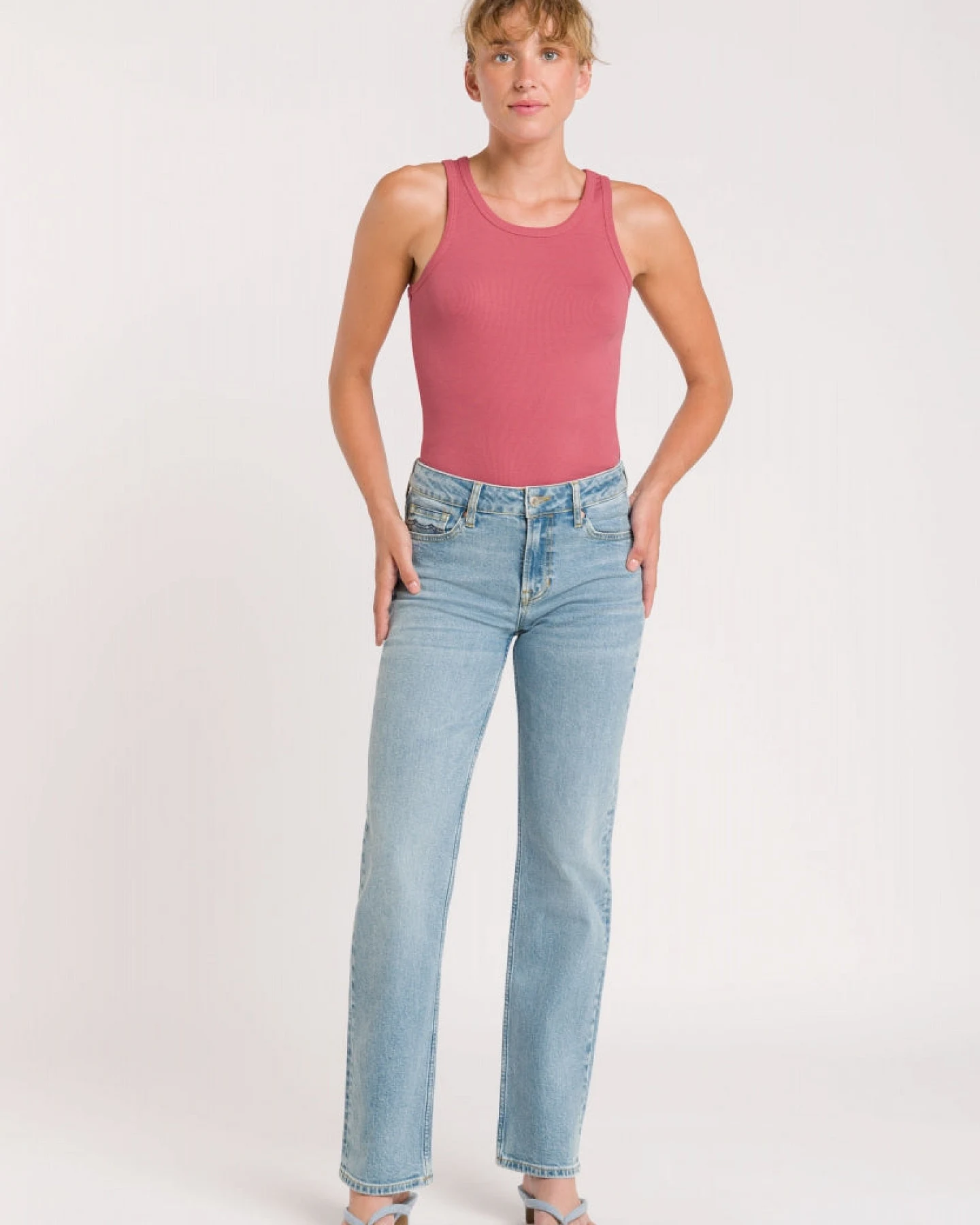 Kings of Indigo Damen vegan Jeans Emiko Sander Super Light Washed Blau – Ansicht 2