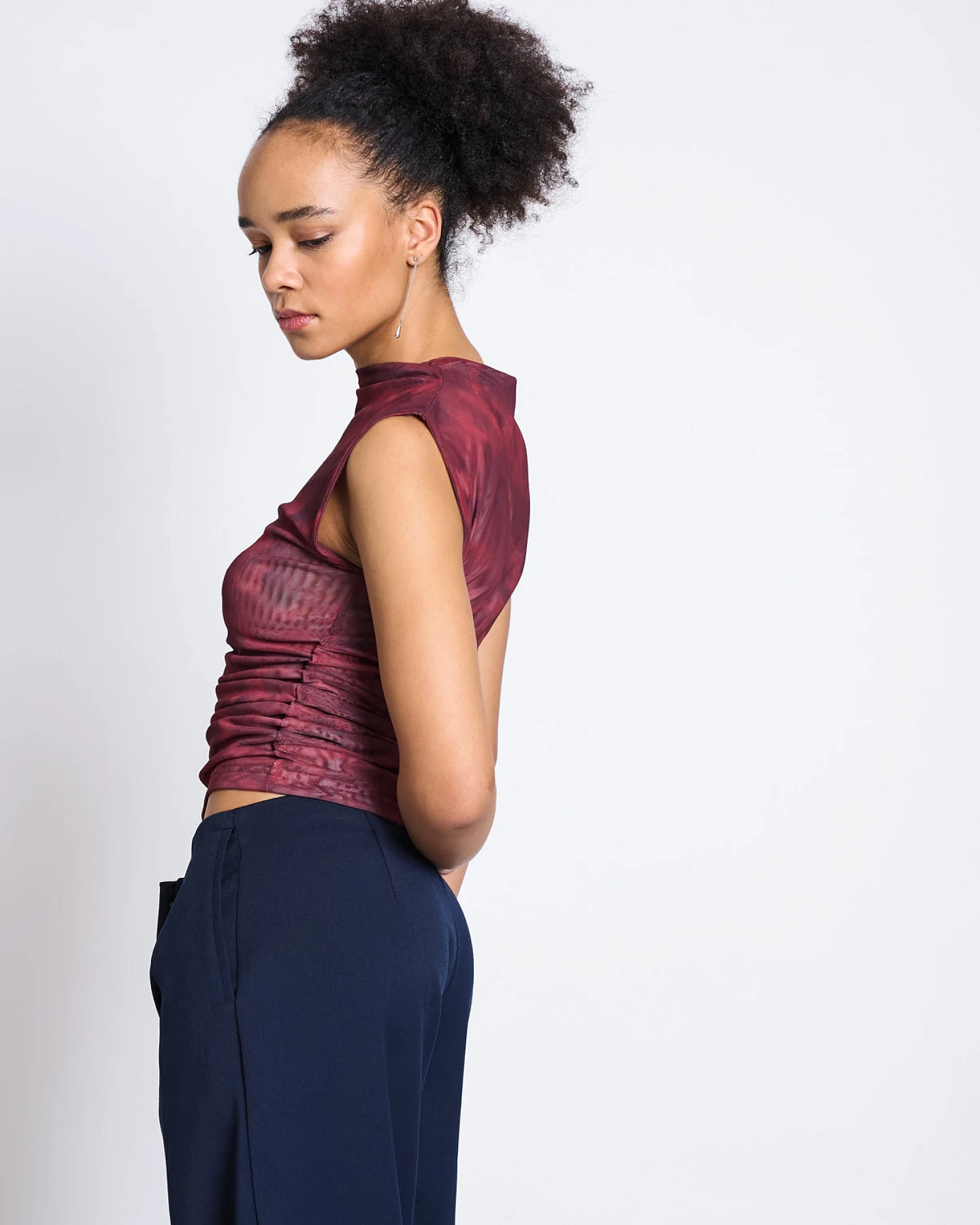 JAN 'N JUNE Damen vegan Laguna Carmine Locken-Top Aus Rüschen-Netzstoff – Ansicht 2