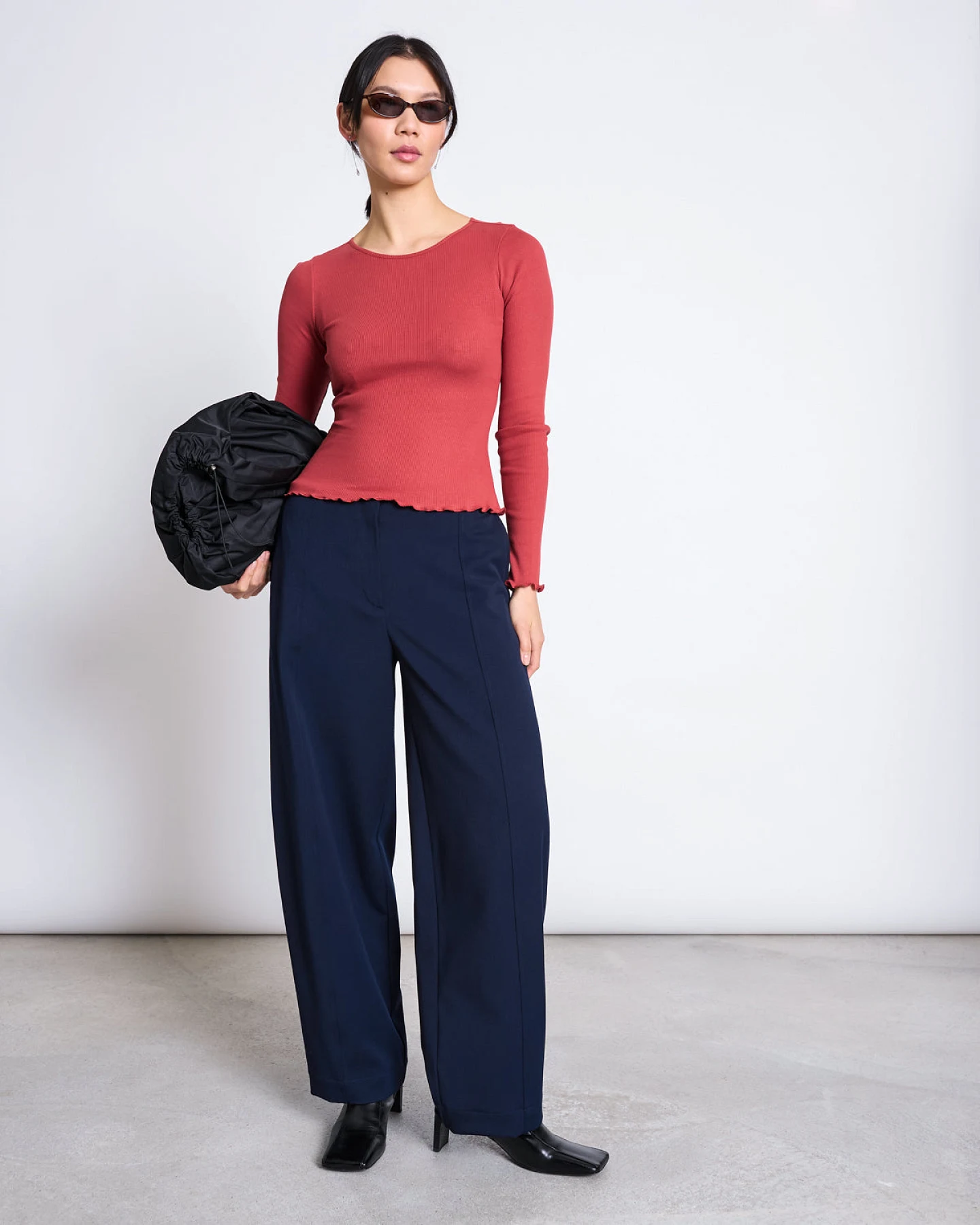 JAN 'N JUNE Damen vegan Langarm-Shirt Minirib Aversa Mid In Rot – Ansicht 2