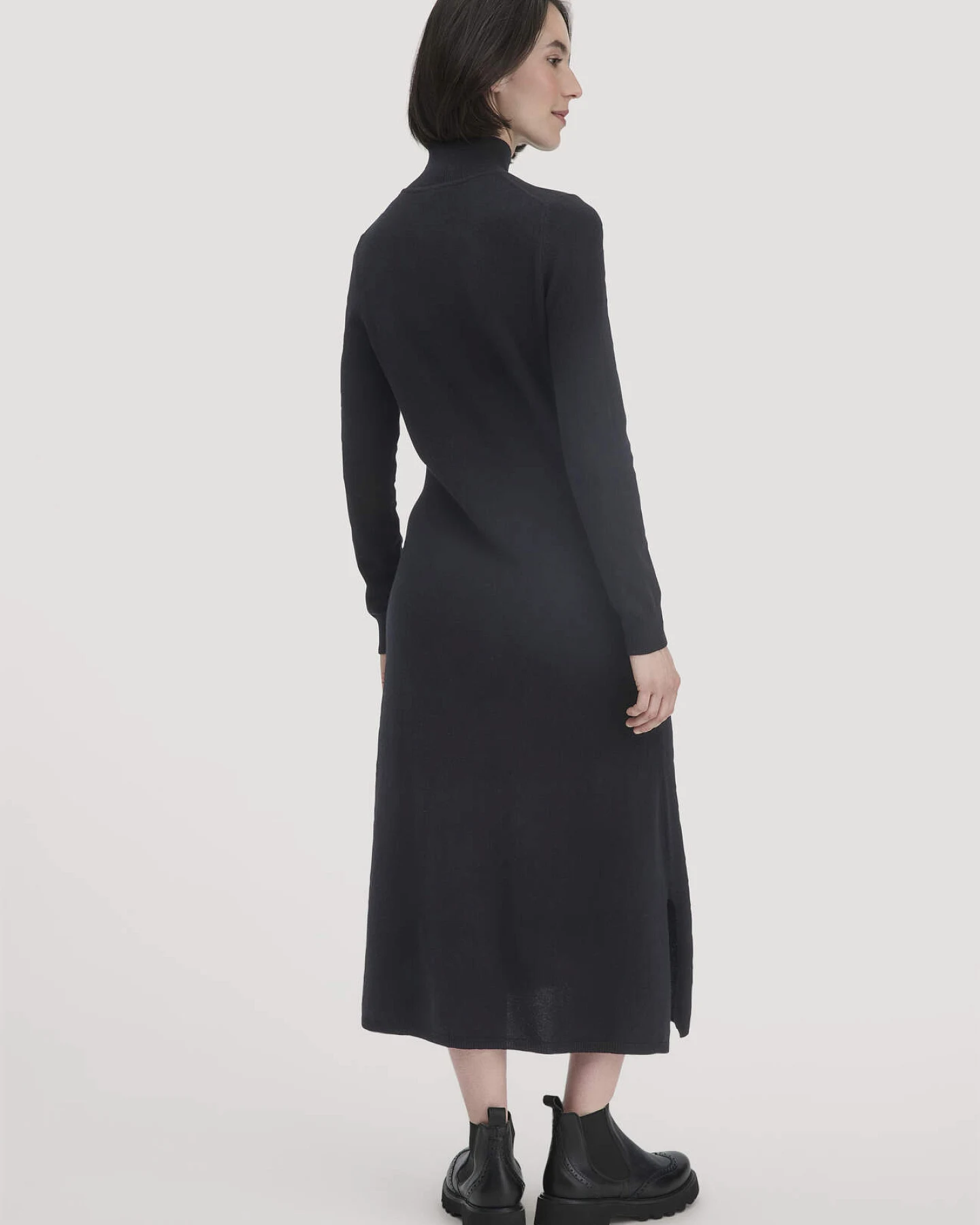 hessnatur Damen Strick Kleid Regular aus Bio-Merinowolle mit Cashmere - schwarz - Größe S – Ansicht 2