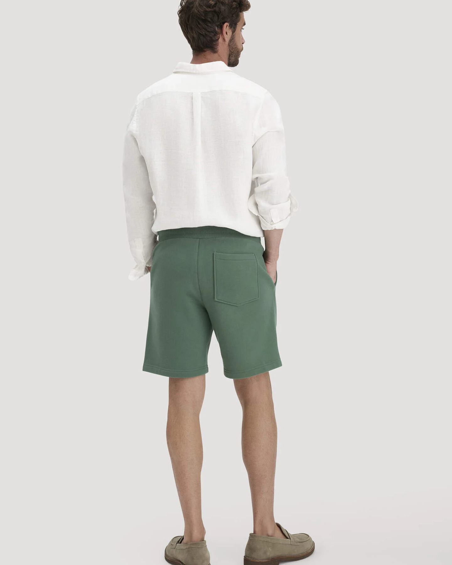 hessnatur Herren Sweat Shorts TRIAS Relaxed BETTER RECYCLING aus Bio-Baumwolle - grün - Größe XXL – Ansicht 2