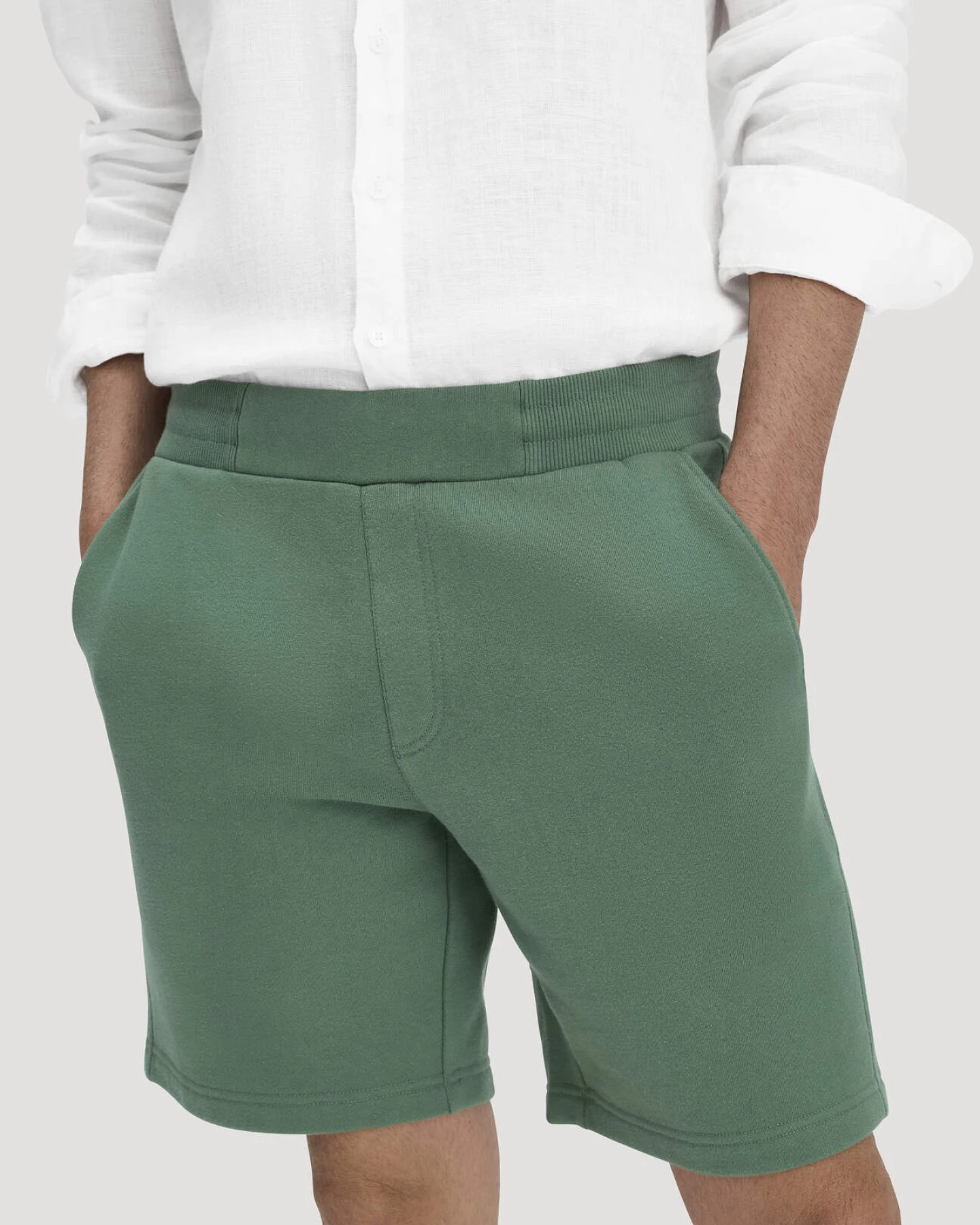 hessnatur Herren Sweat Shorts TRIAS Relaxed BETTER RECYCLING aus Bio-Baumwolle - grün - Größe XXL – Ansicht 3