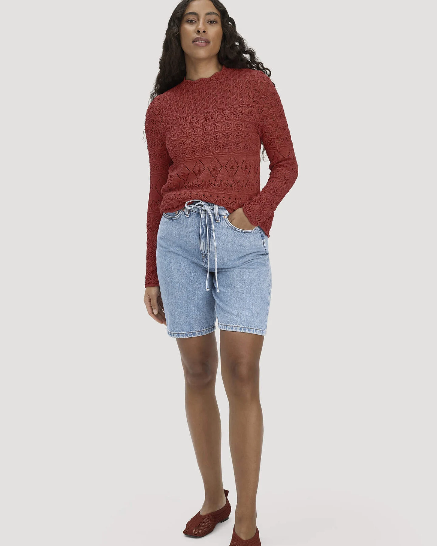 hessnatur Damen Strick Pullover Regular aus Bio-Baumwolle - braun - Größe S – Ansicht 2