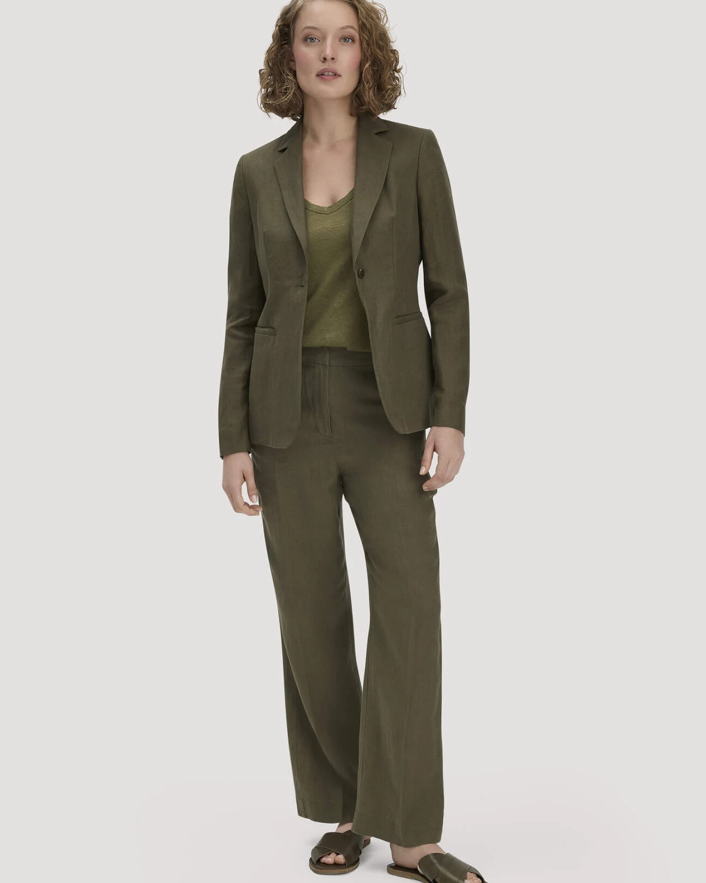 hessnatur Damen Blazer Regular aus Leinen - grün - Größe 34 – Ansicht 2