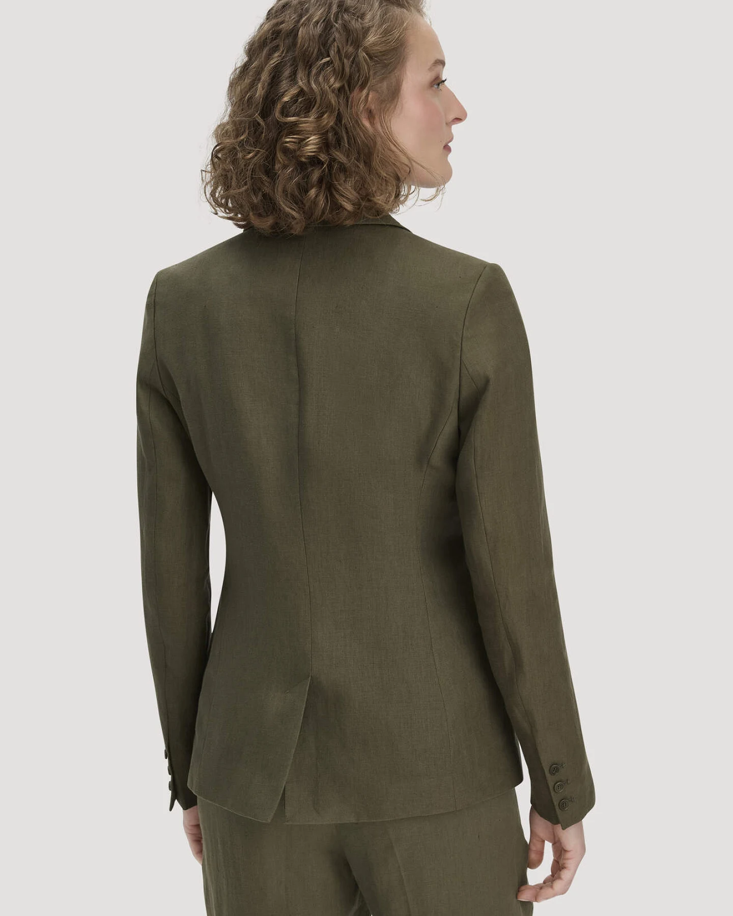 hessnatur Damen Blazer Regular aus Leinen - grün - Größe 34 – Ansicht 3