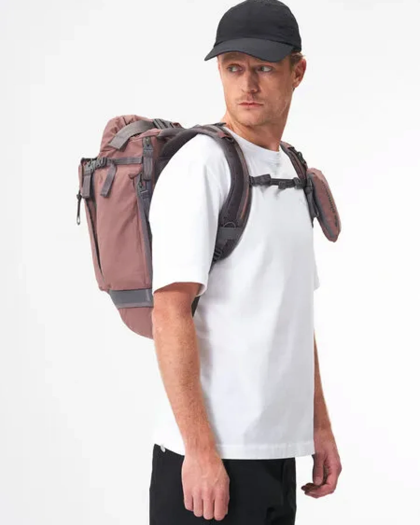 pinqponq Rucksack - KOMUT Medium Backpack - aus recyceltem Nylon – Ansicht 3