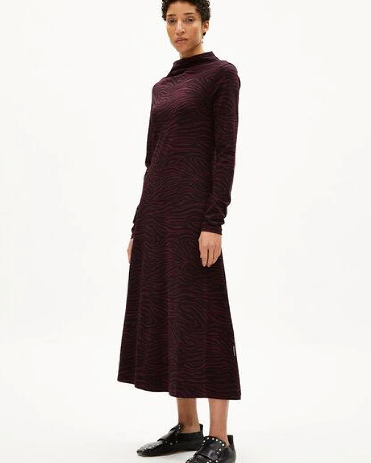 ARMEDANGELS DAILIMAA ZEBRARAA Damen Jerseykleid aus Bio-Baumwoll Mix – Ansicht 4