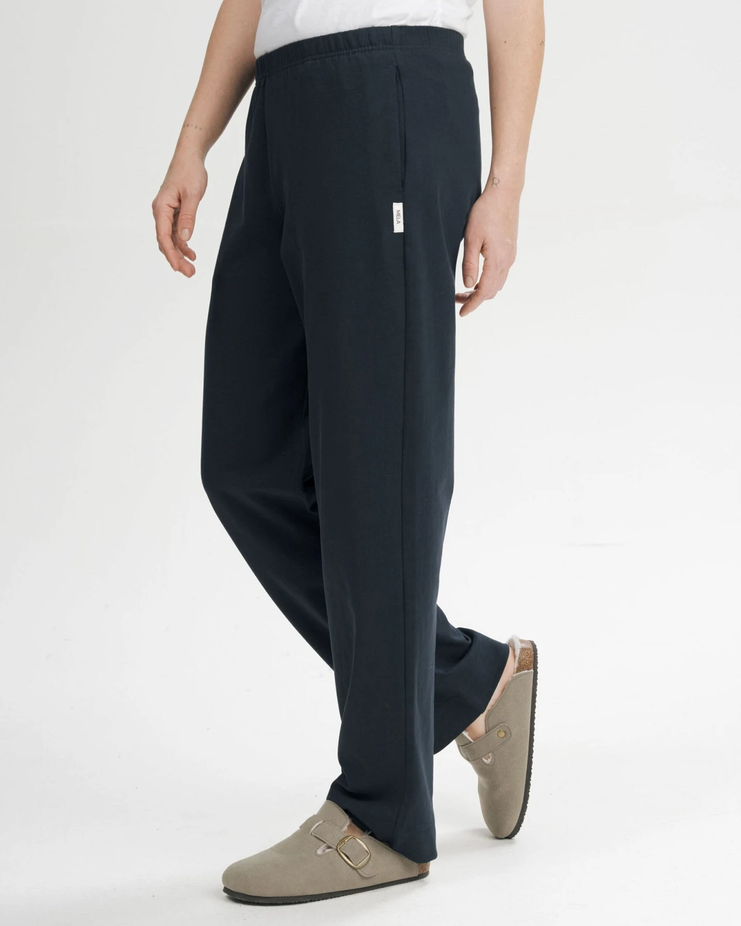 MELA Damen vegan Lounge Pants Kirani Navy – Ansicht 2