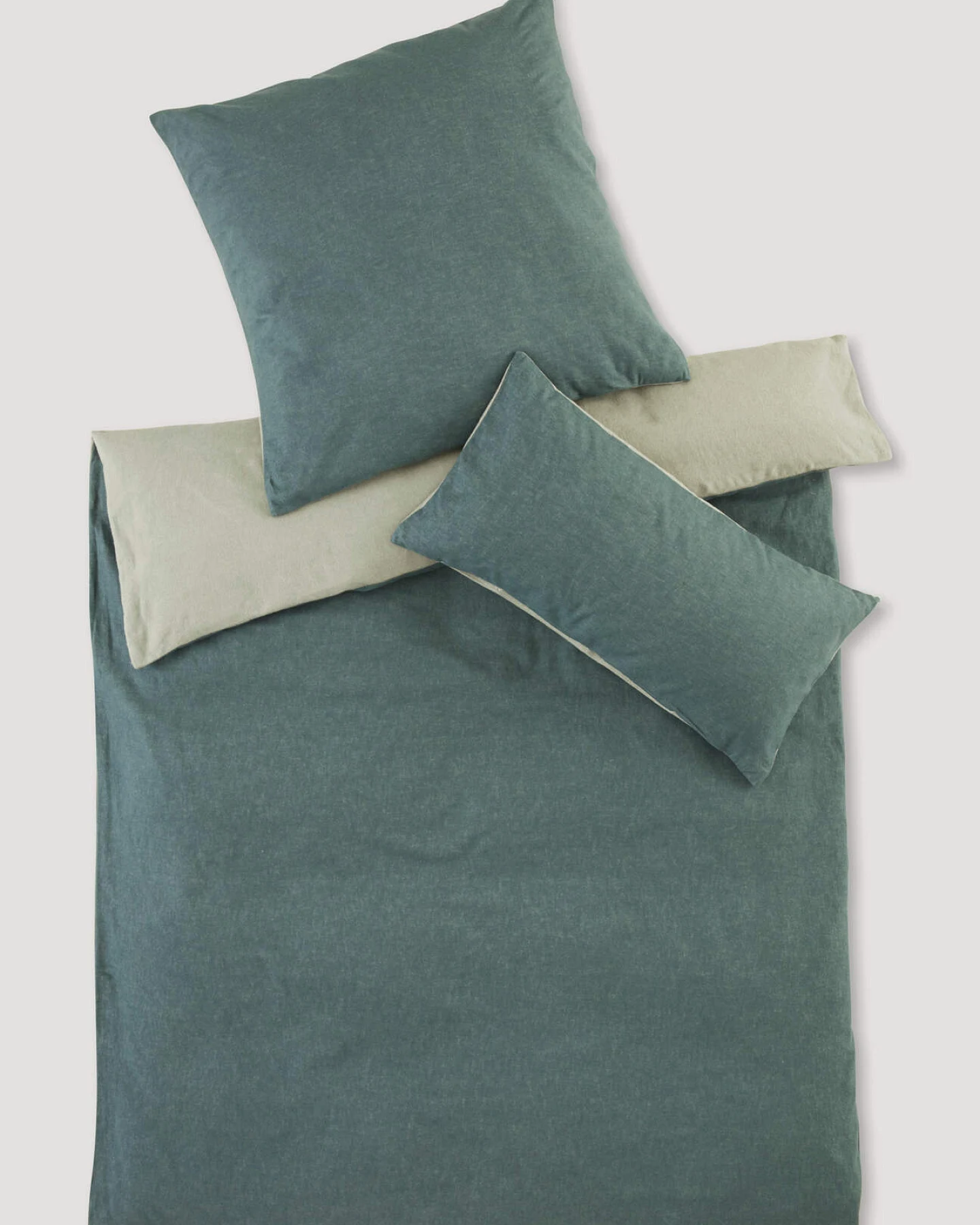 hessnatur Biber Wende-Bettwäsche-Set aus Bio-Baumwolle - grün - Größe 135x200 / 40x80 cm – Ansicht 2