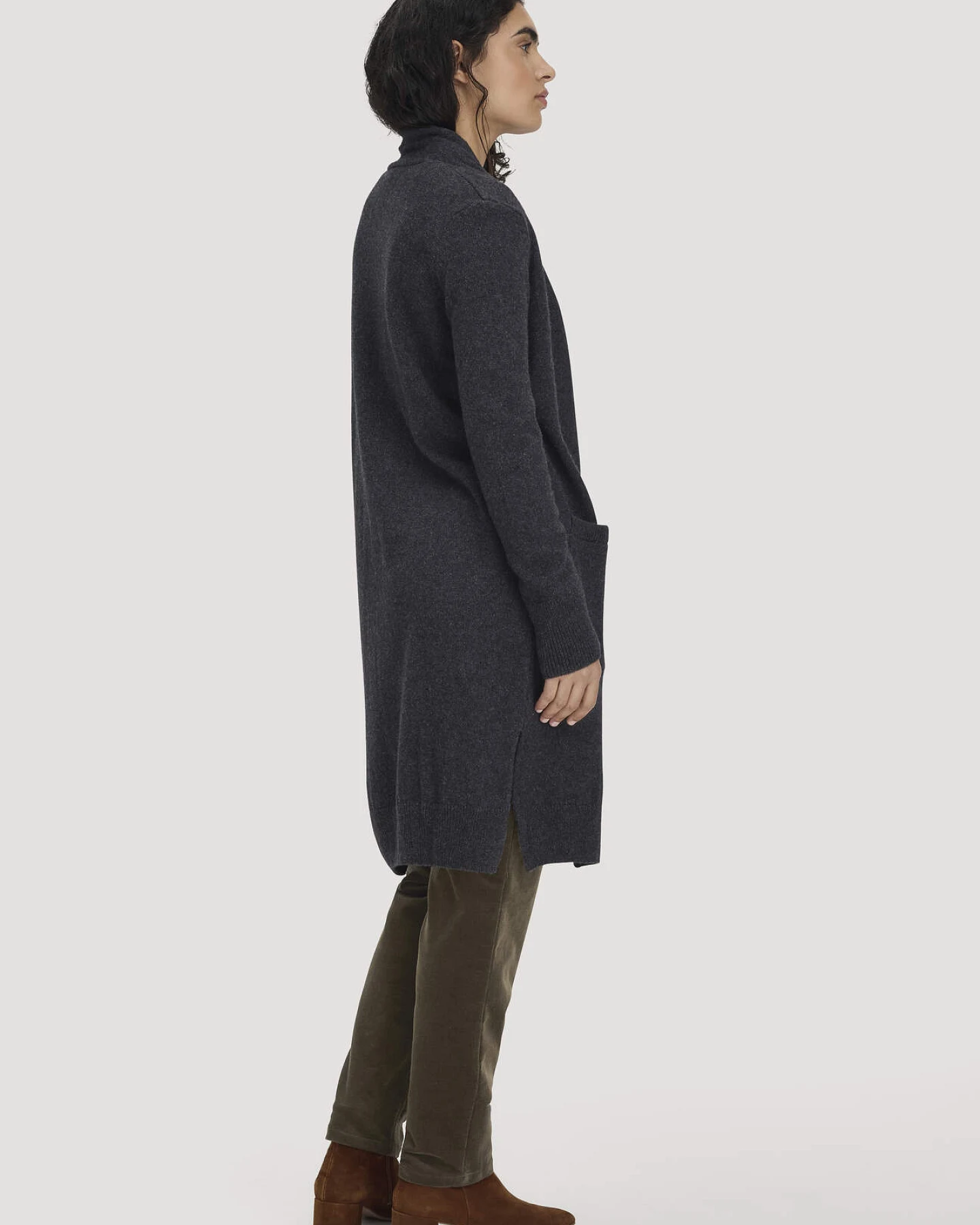 hessnatur Damen Strick Jacke Relaxed aus Bio-Merinowolle mit Bio-Baumwolle - grau - Größe XS – Ansicht 2
