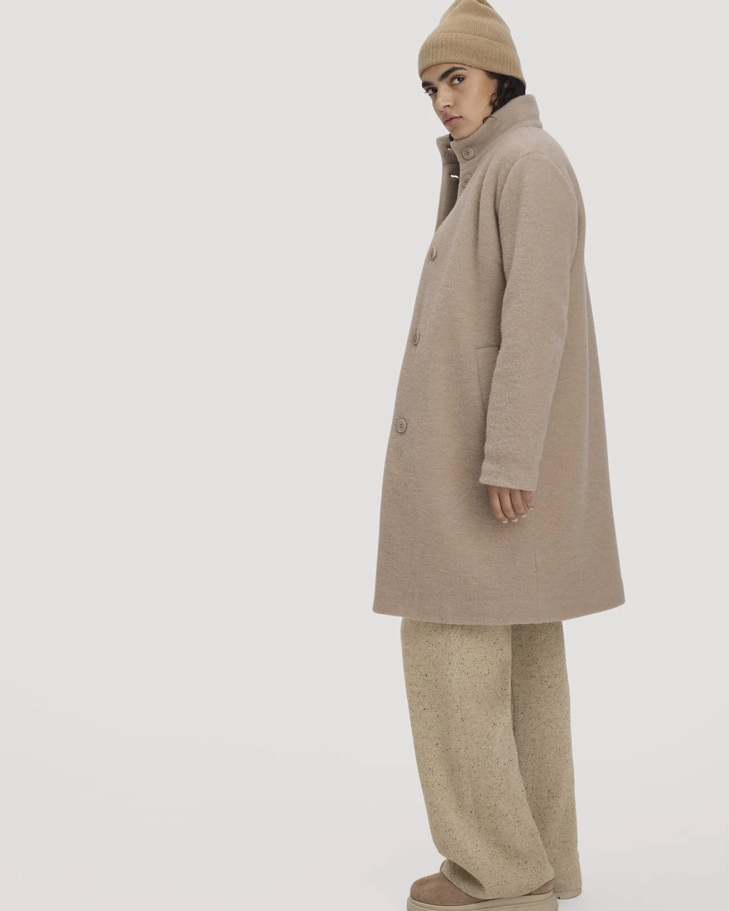 hessnatur Damen Wollfleece Mantel Regular aus Bio-Merinowolle - beige - Größe 42 – Ansicht 4
