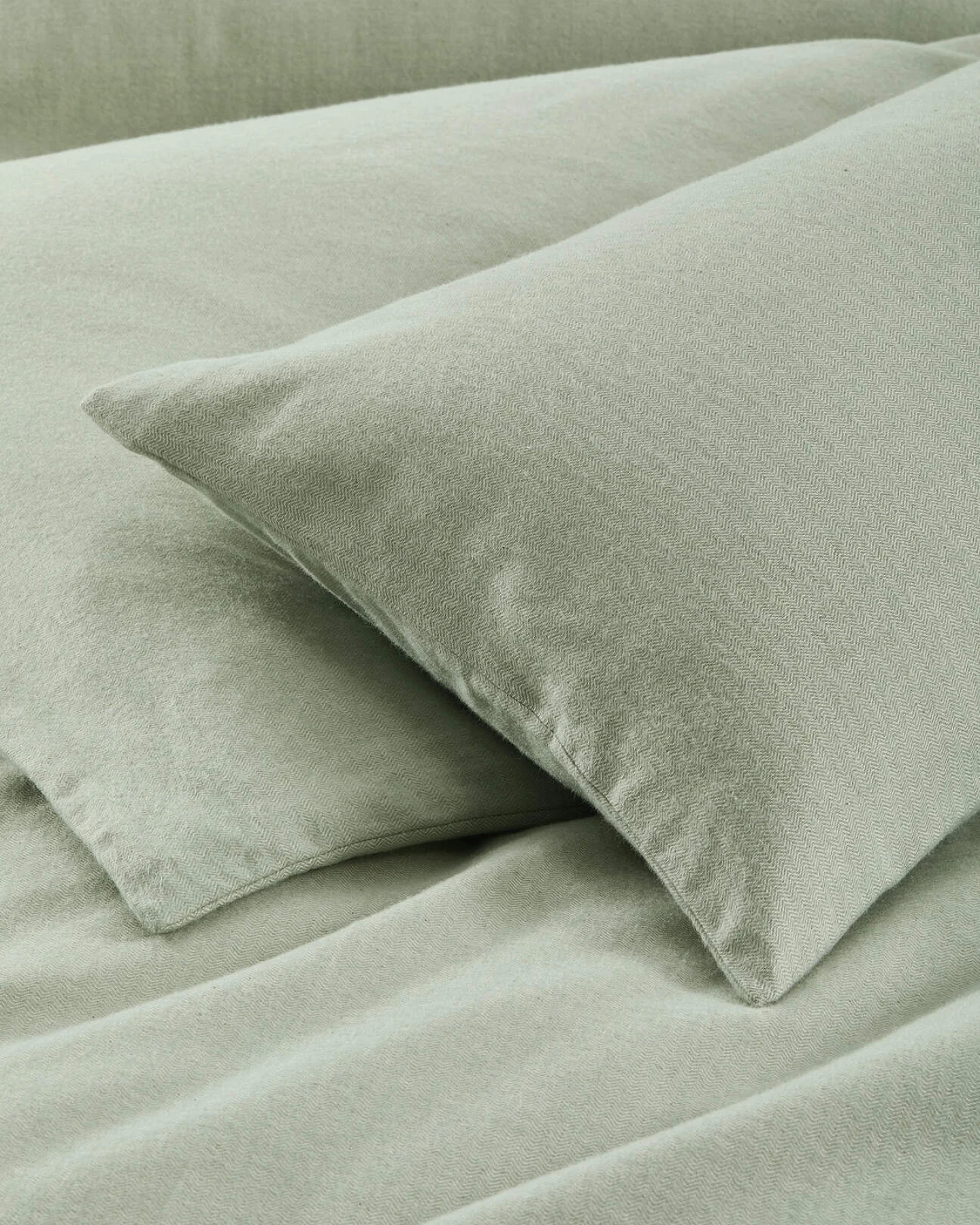 hessnatur Flanell Bettwäsche-Set XABI aus Bio-Baumwolle - grün - Größe 155x220 / 80x80 cm – Ansicht 3