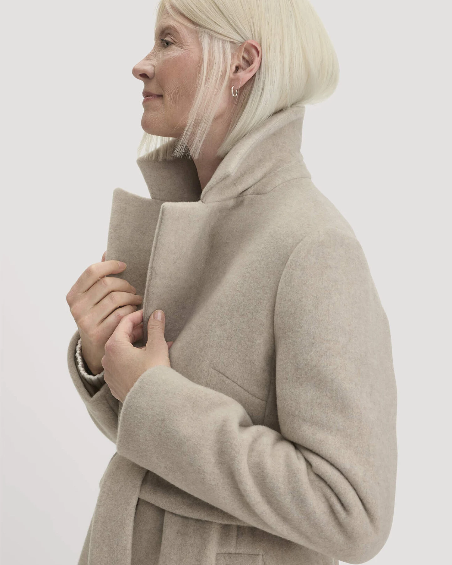 hessnatur Damen Wollmantel Revers Regular aus 100% Wolle (recycled) - grau - Größe 34 – Ansicht 3