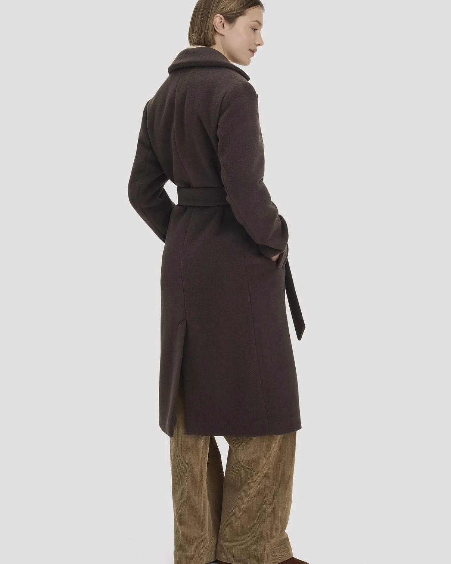 hessnatur Damen Wollmantel Revers Regular aus 100% Wolle (recycled) - braun - Größe 34 – Ansicht 2