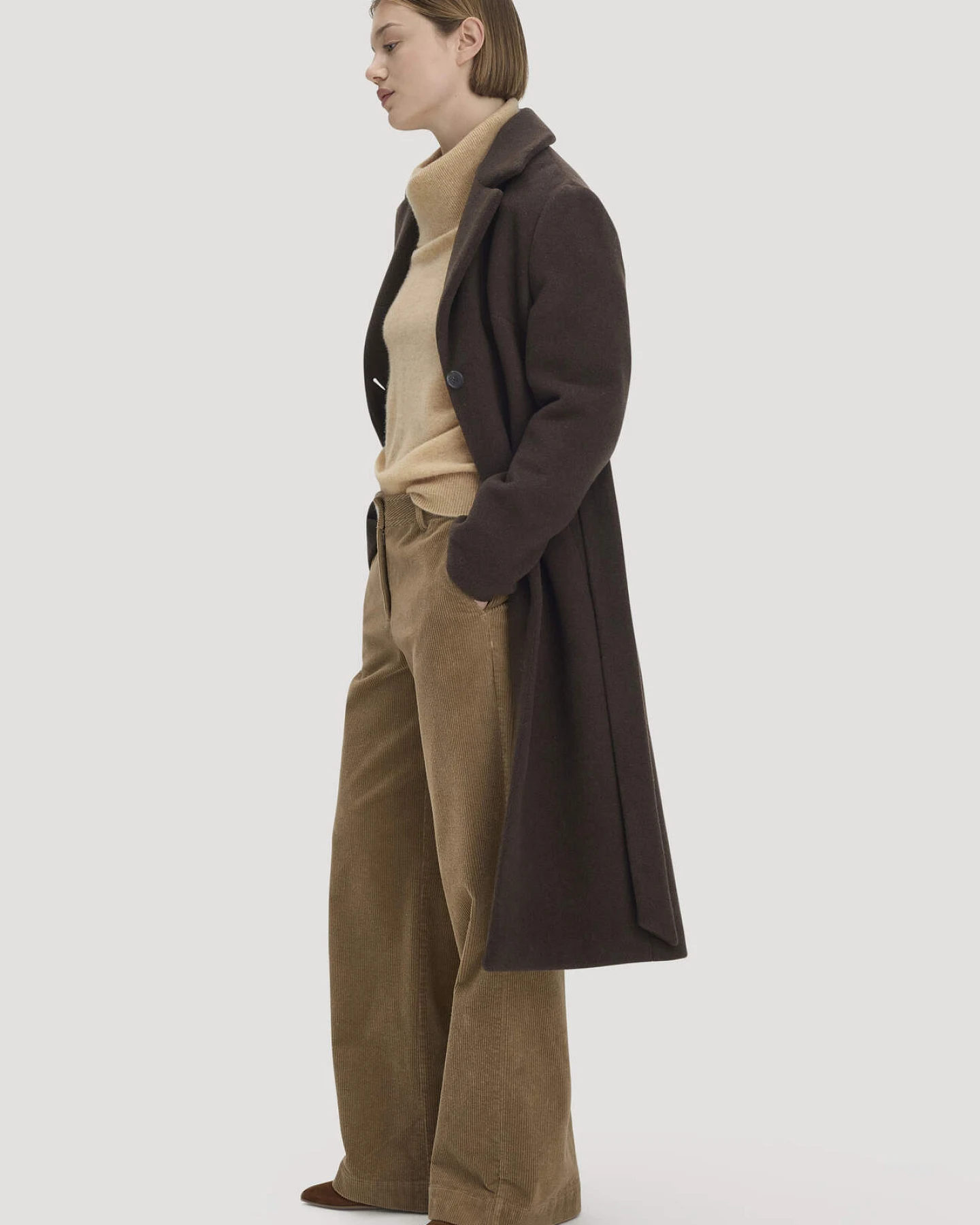 hessnatur Damen Wollmantel Revers Regular aus 100% Wolle (recycled) - braun - Größe 42 – Ansicht 4