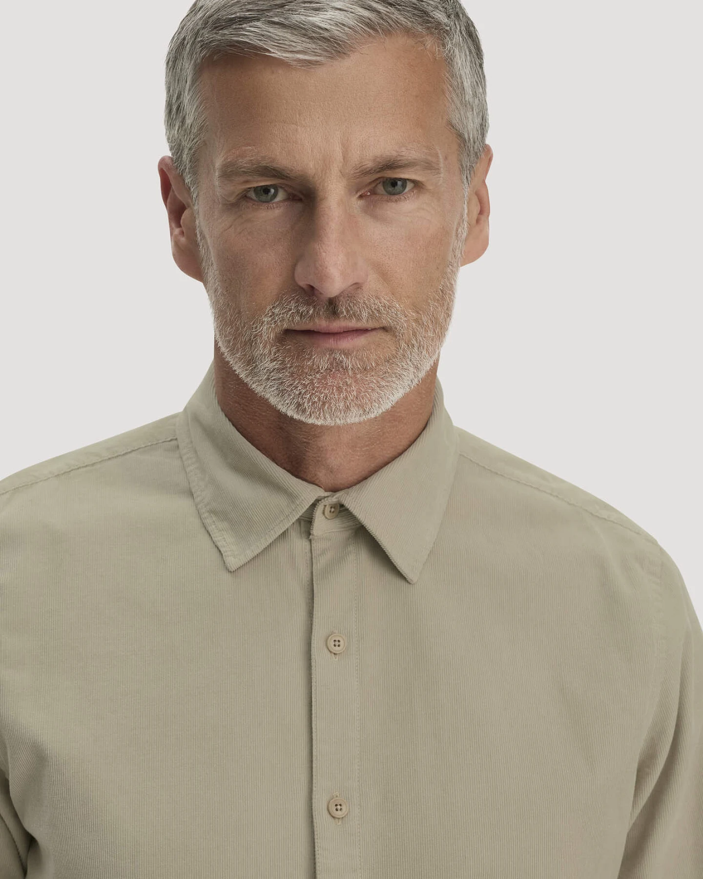 hessnatur Herren Cordhemd Regular aus Bio-Baumwolle - beige - Größe L (41/42) – Ansicht 4