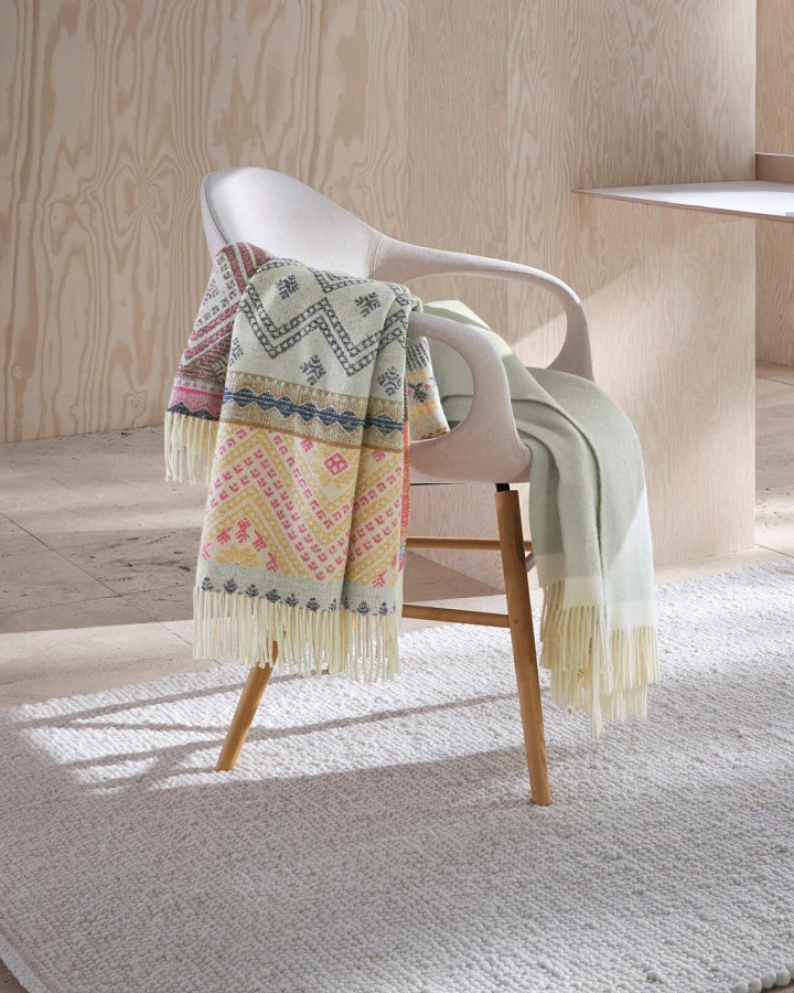 hessnatur Lambswool Mix Plaid TERANI - blau - Größe 130x180 cm
