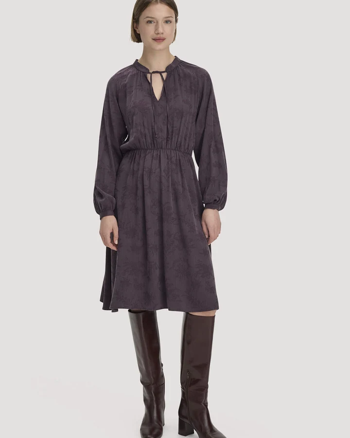 hessnatur Damen Kleid gerafft knielang aus TENCEL™ Lyocell- und LENZING™ ECOVERO™ Viskose - lila - Größe 34