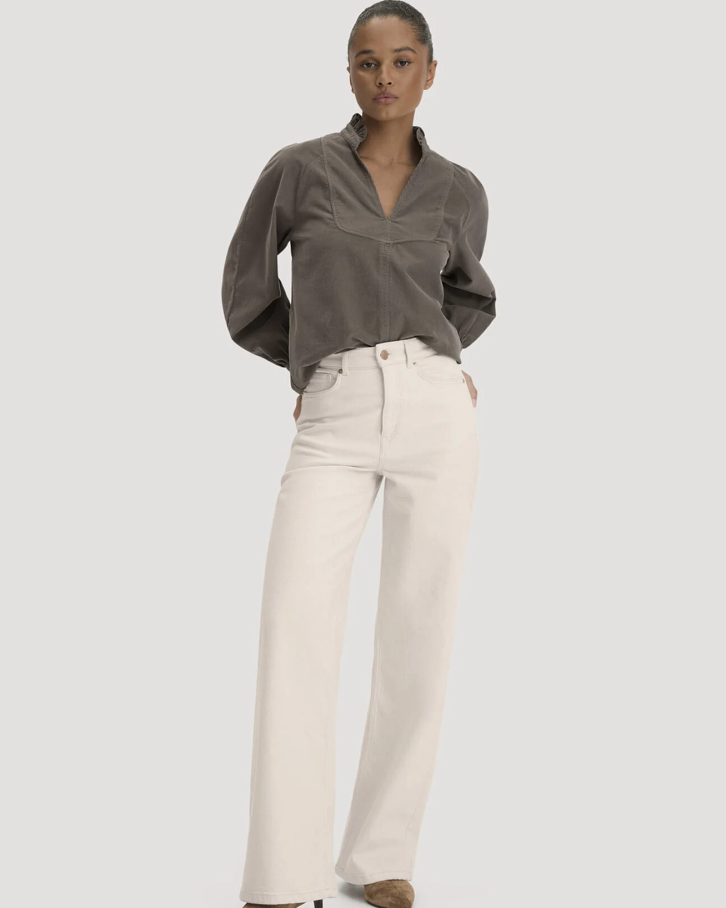 hessnatur Damen Cord-Bluse Regular aus Bio-Baumwolle - grün - Größe 44 – Ansicht 2