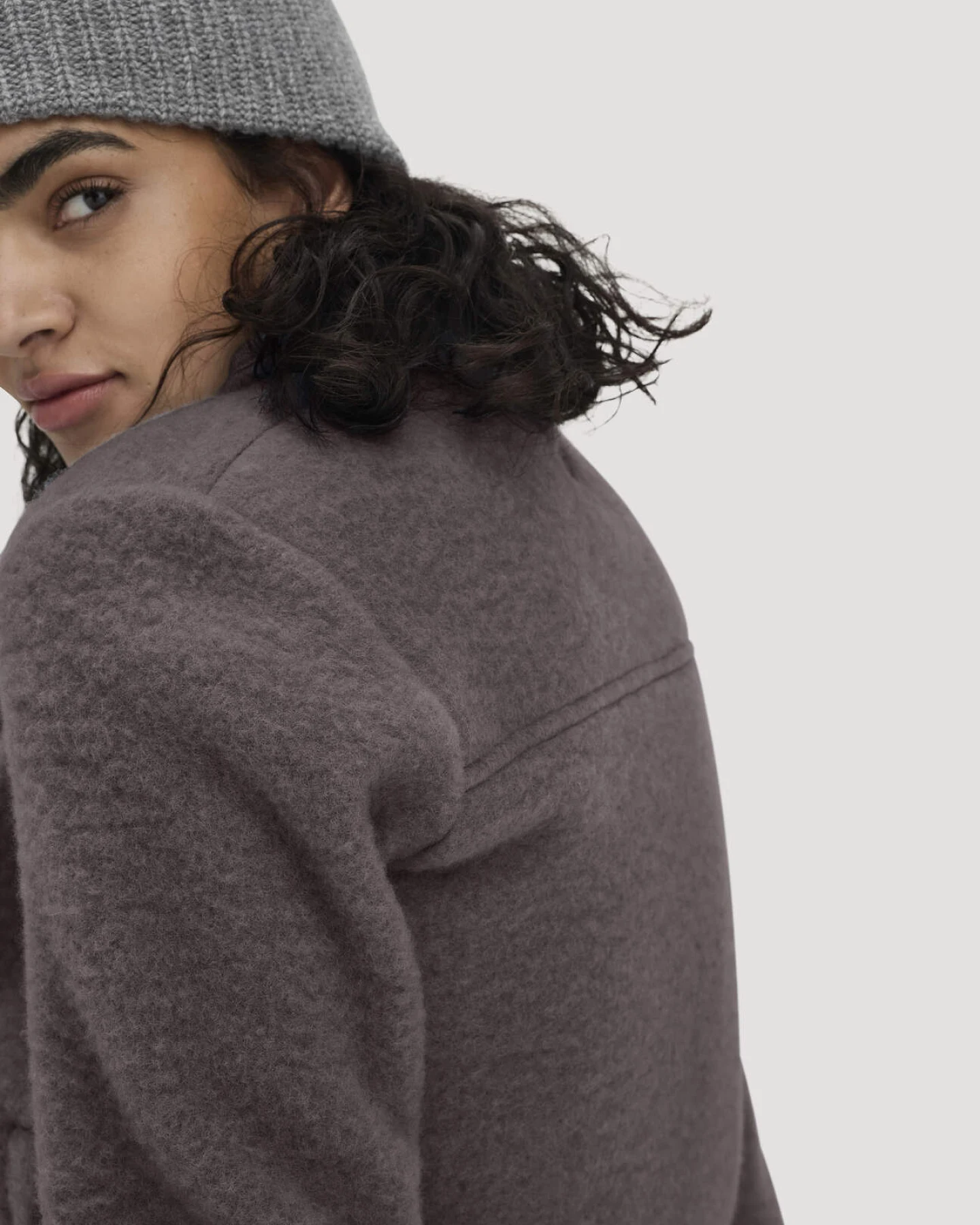 hessnatur Damen Wollfleece Jacke Regular aus Bio-Merinowolle - lila - Größe M – Ansicht 4